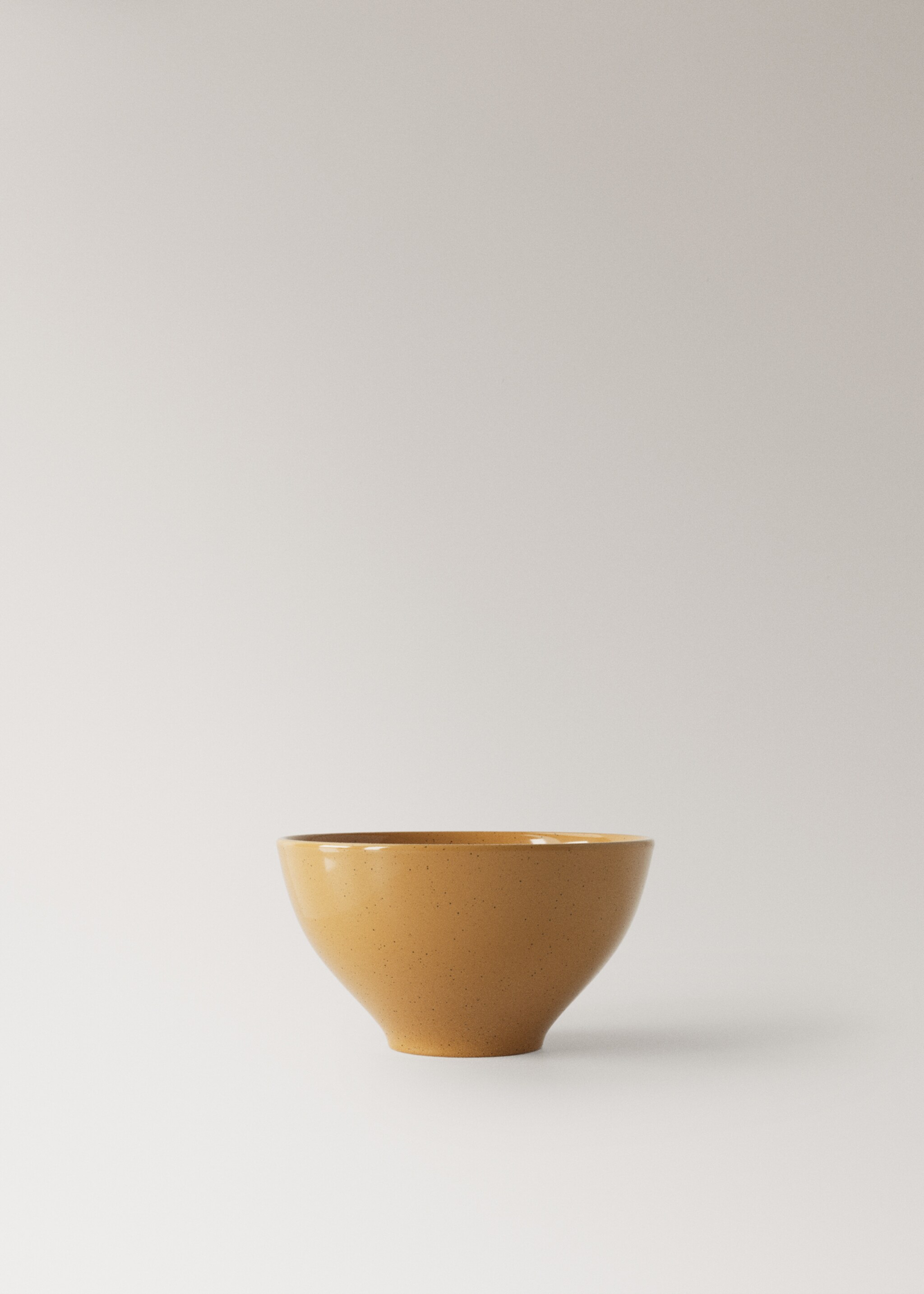 Stoneware bowl with spots - Article without model, Leather. Ref: 27041526-00.