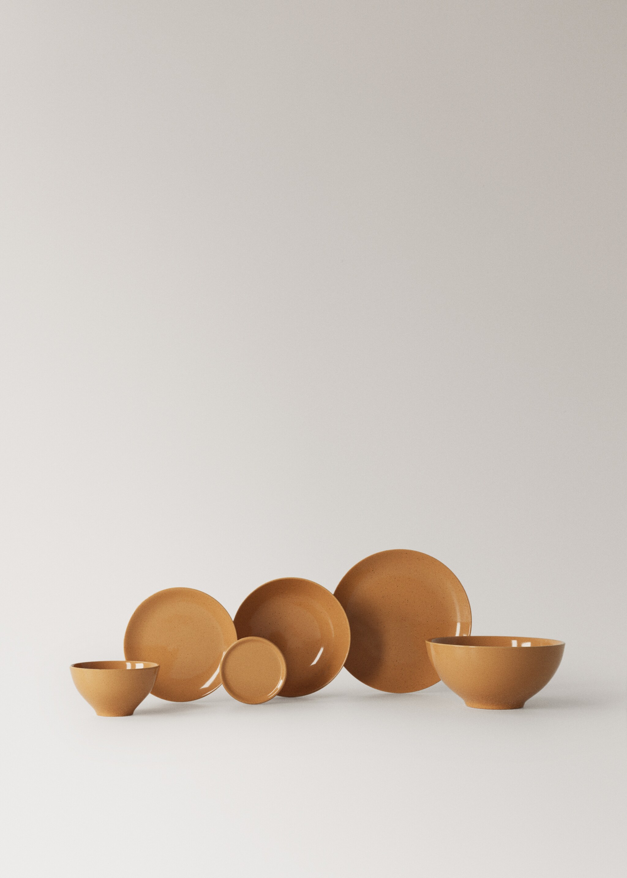 Stoneware bowl with spots - Details of the article 3, Leather. Ref: 27041526-00.