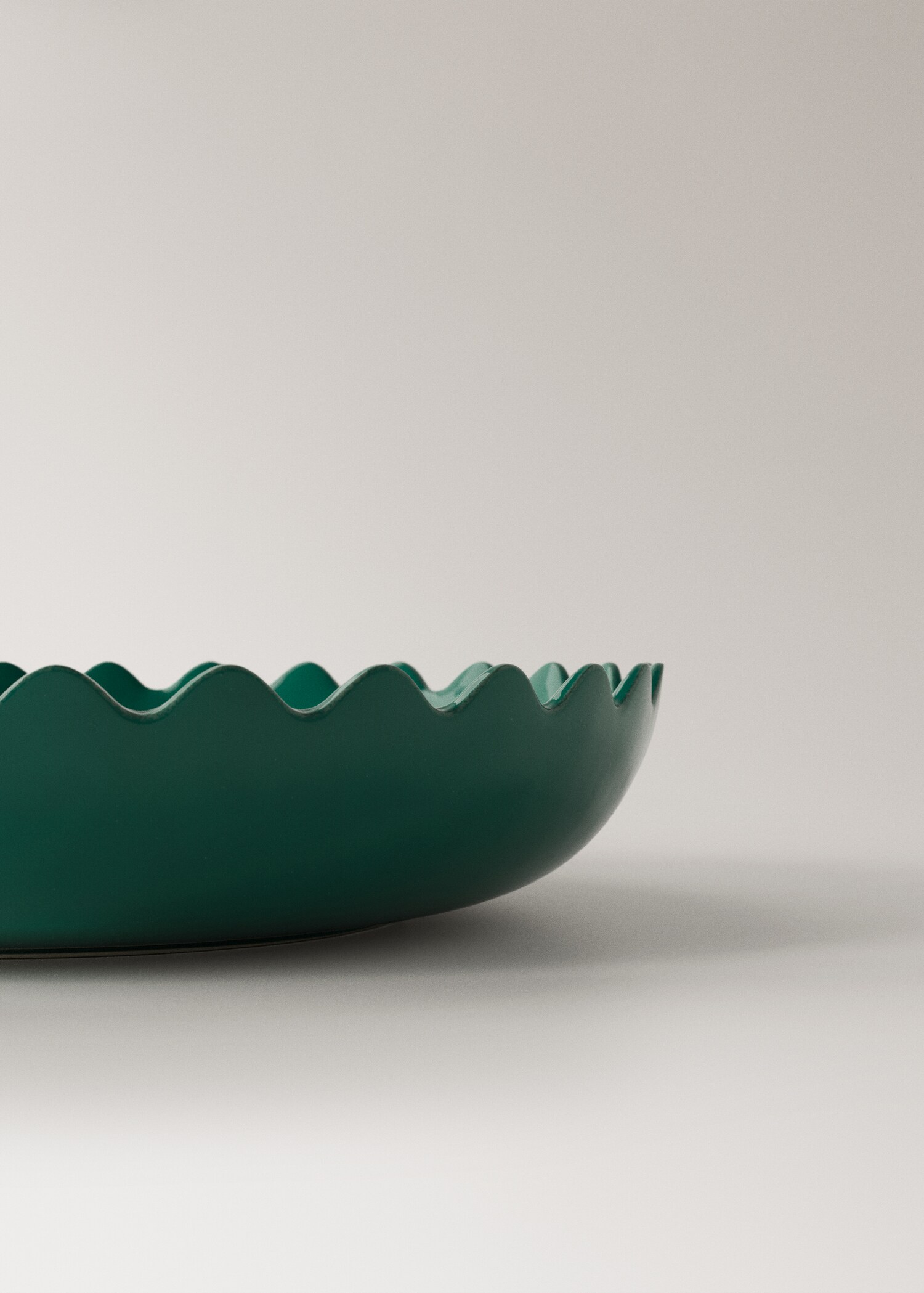 Wave-patterned stoneware bowl in color - Details of the article 2