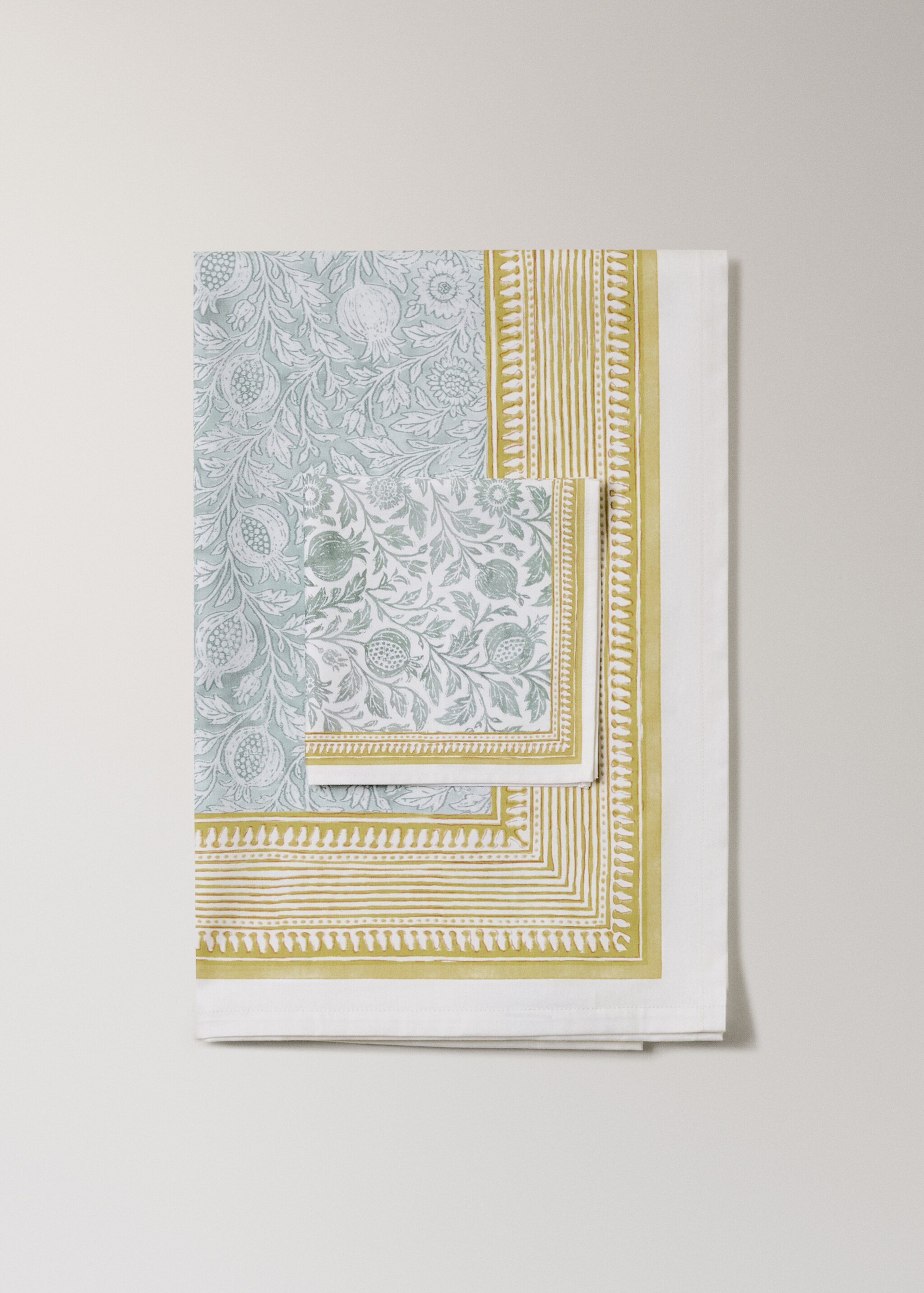 Blockprint-style cotton napkin - Details of the article 3, Blue. Ref: 27041533-00.