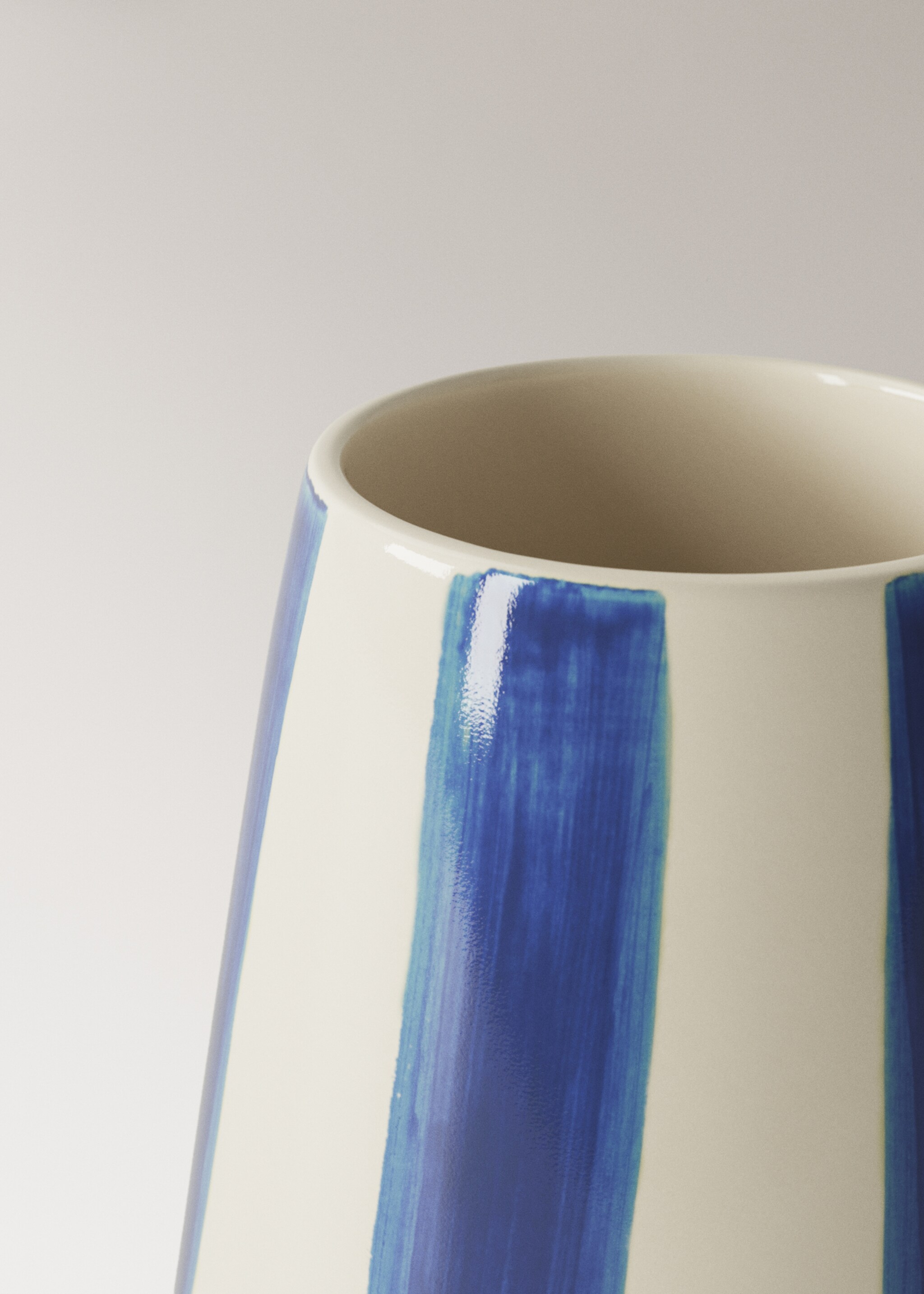 Small hand-painted striped vase - Details of the article 2, Blue. Ref: 27041538-00.