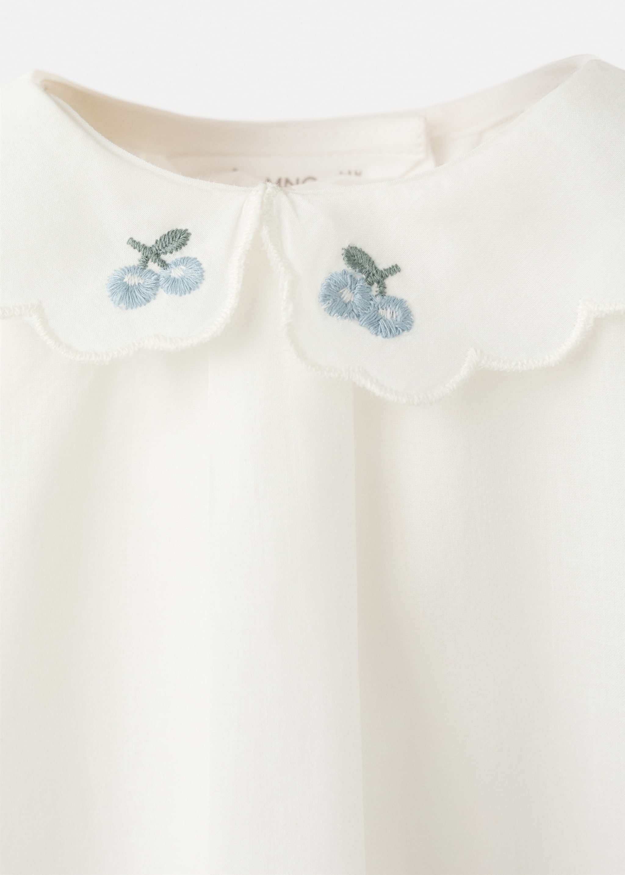 Embroidered blouse with scalloped details - Details of the article 8, Off White. Ref: 27042004-00.
