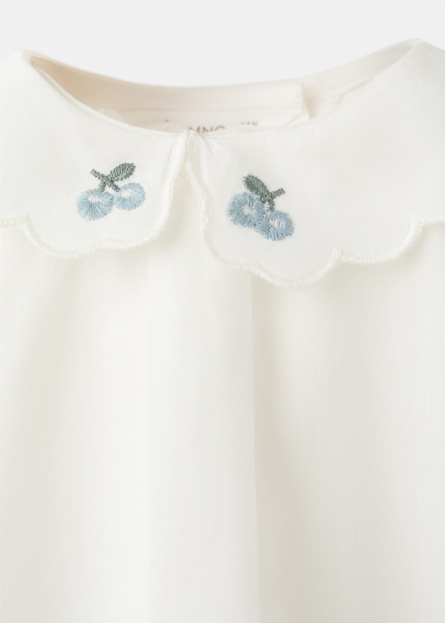 Embroidered blouse with scalloped details - Details of the article 8