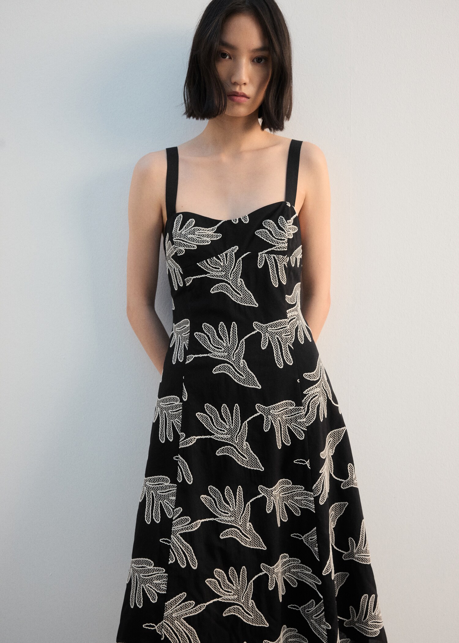 Floral embroidery dress - Medium plane