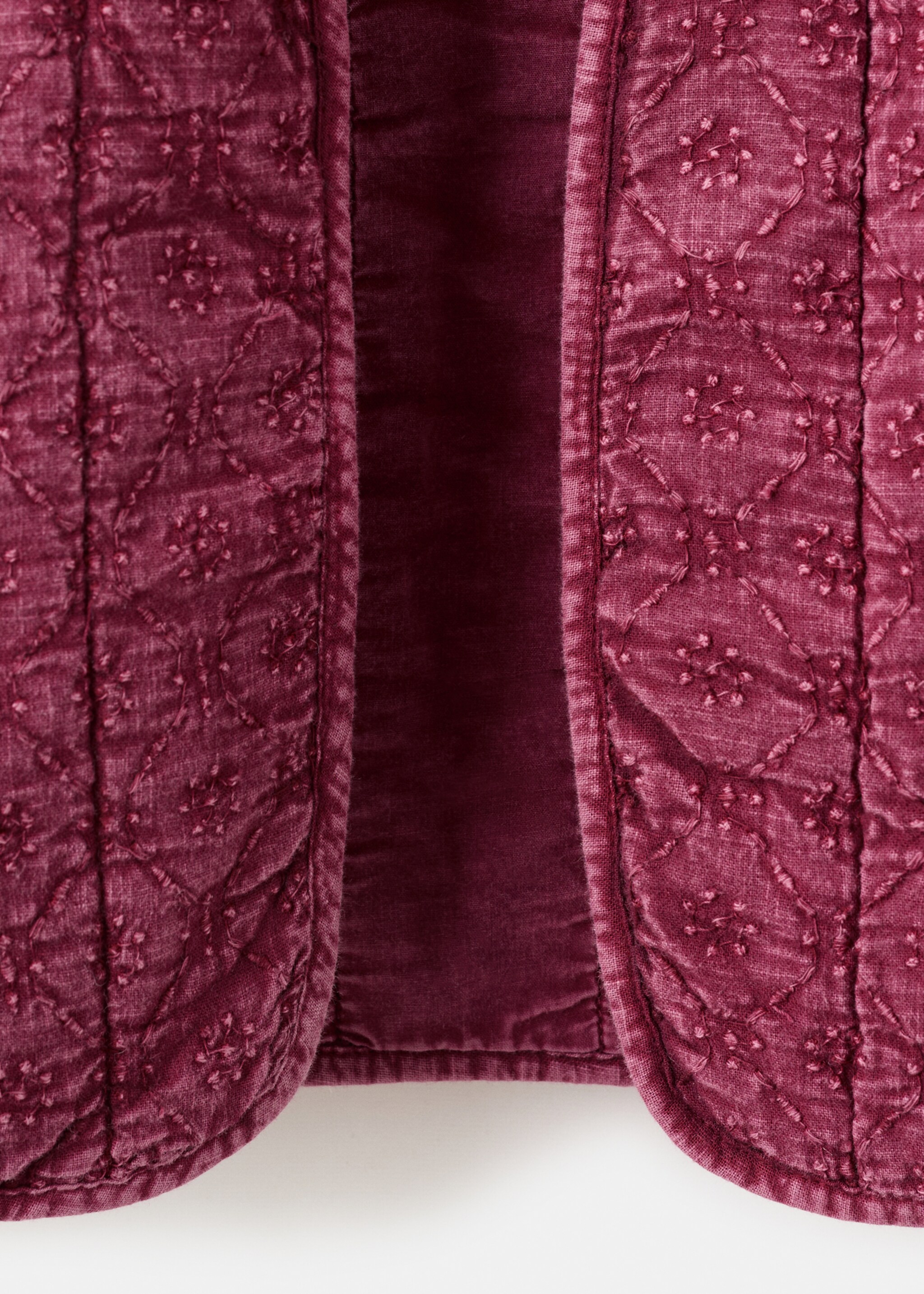 Embroidered quilted gilet - Details of the article 8, Burgundy. Ref: 27042544-00.