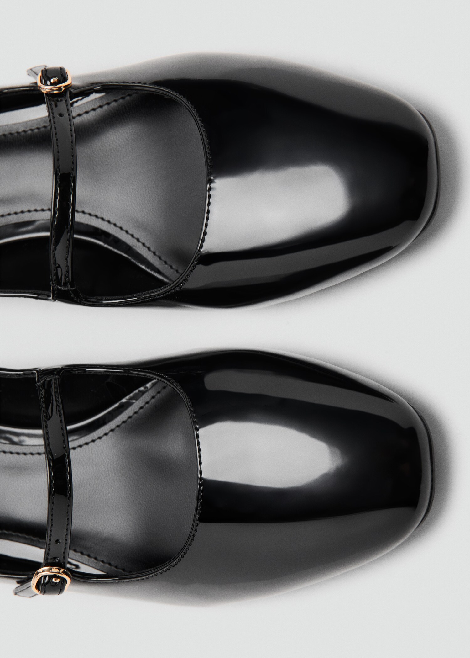 Patent leather shoes with buckle - Details of the article 1