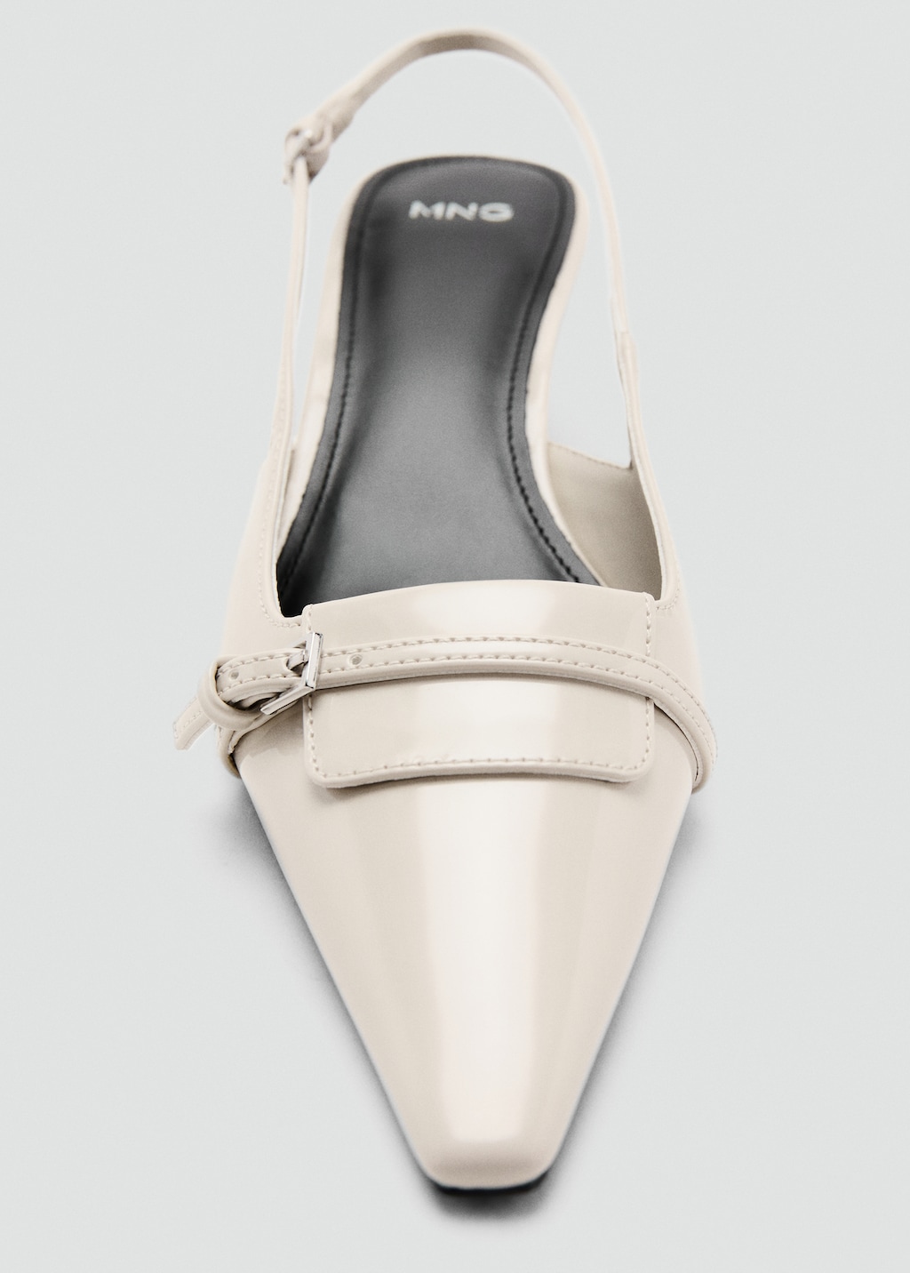 Kitten-heel pointed shoes