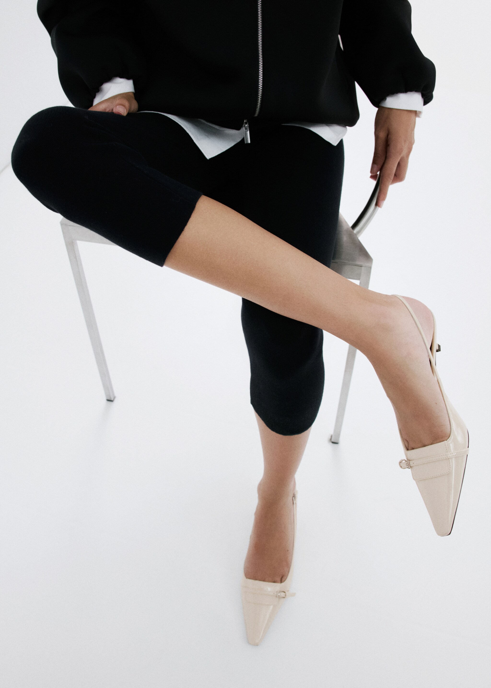 Kitten-heel pointed shoes - Details of the article 9, Ecru. Ref: 27042549-00.