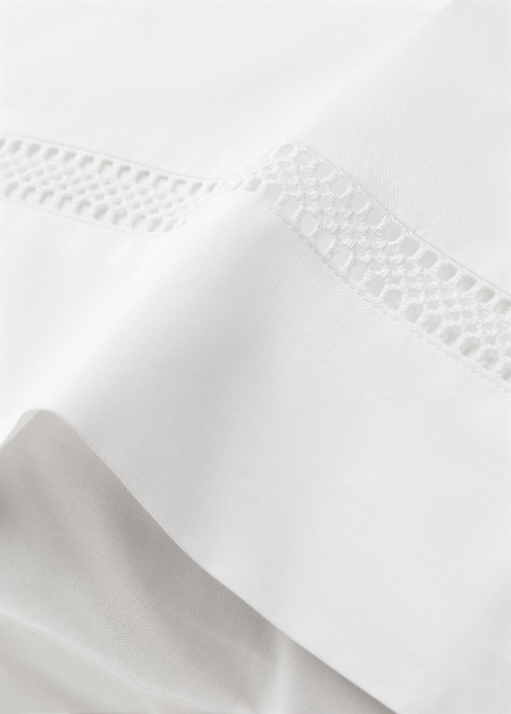 Two cotton percale pillowcases with lace insert 50x75 cm