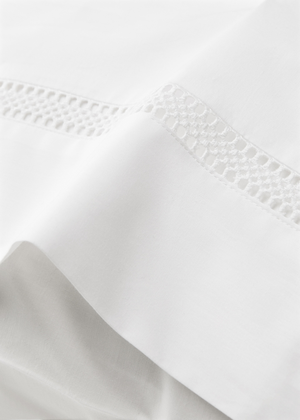 Two cotton percale pillowcases with lace insert 50x75 cm