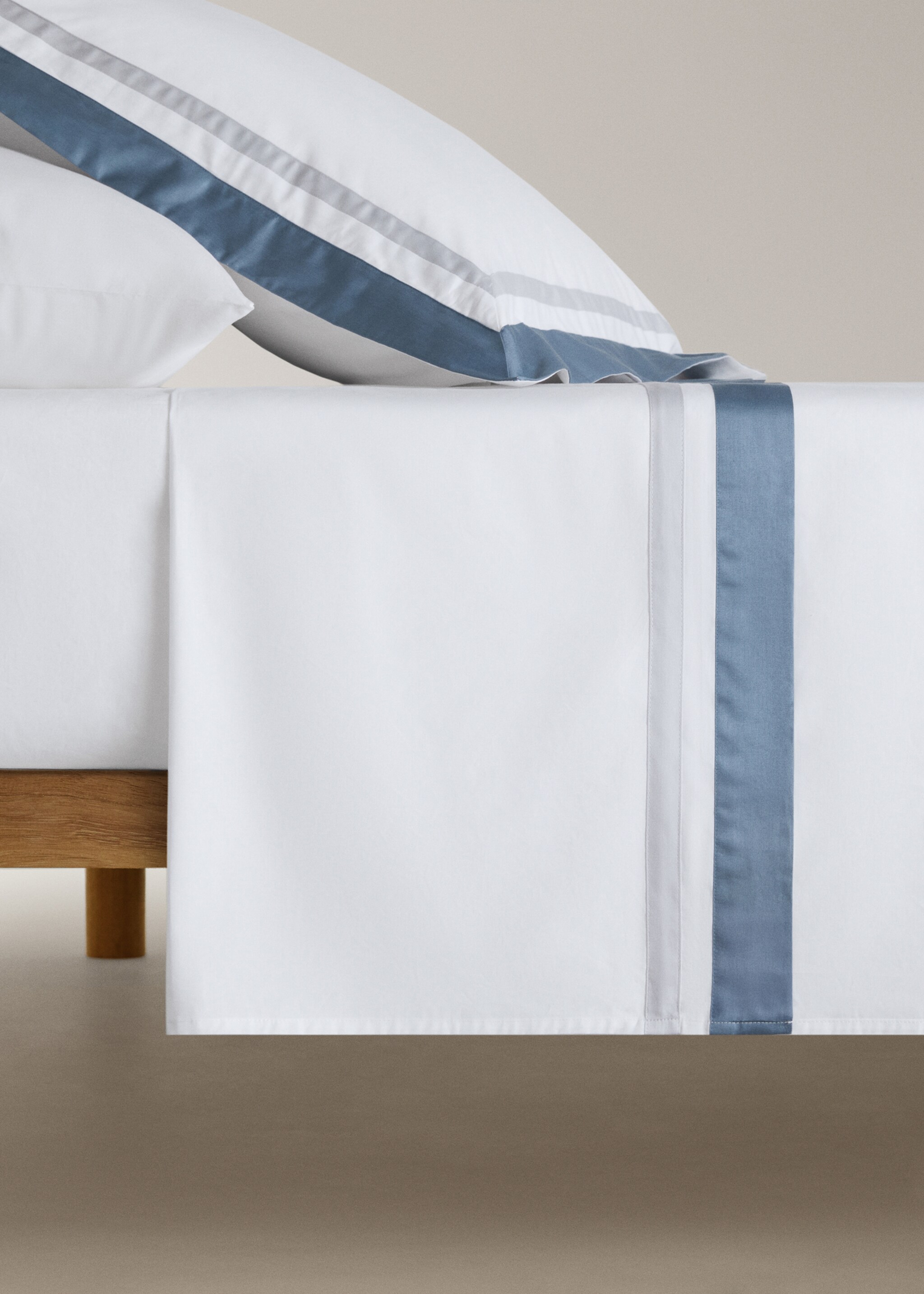 Wide contrast satin flat sheet 150/160 cm bed - Article without model, Blue. Ref: 27042902-00.