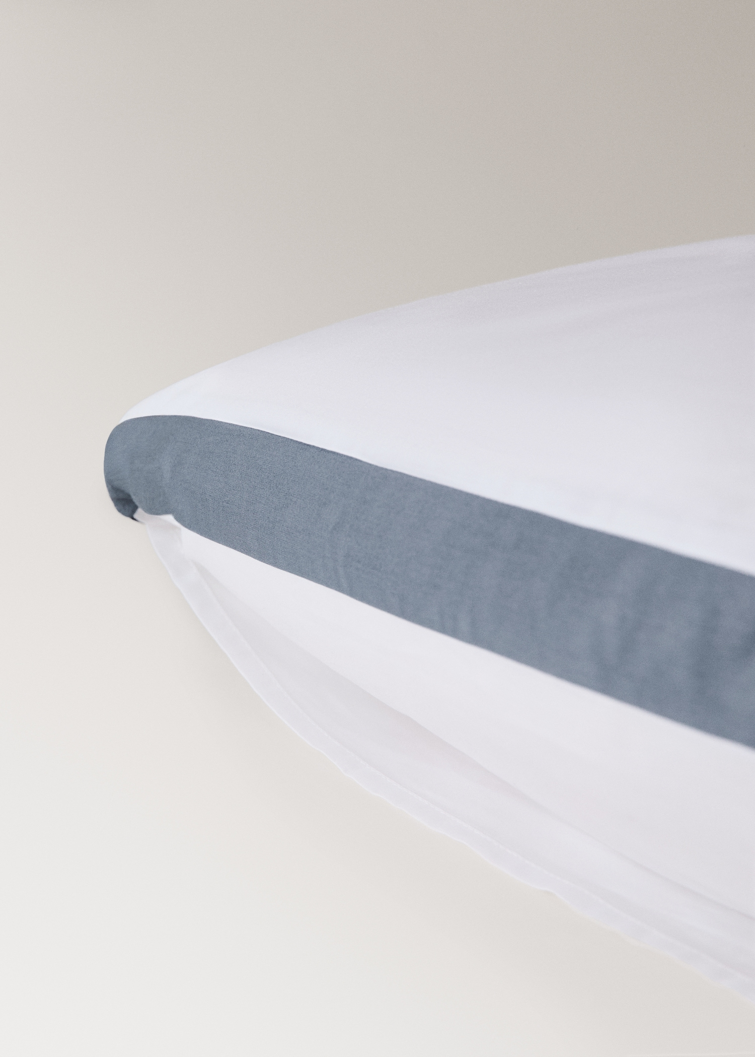 Two 200-thread count cotton percale pillowcases with satin edges 60x60cm - Details of the article 2