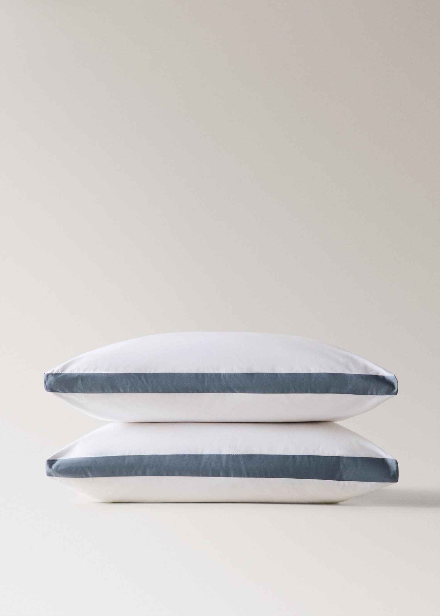 Two 200-thread count cotton percale pillowcases with satin edges 60x60cm - Details of the article 3