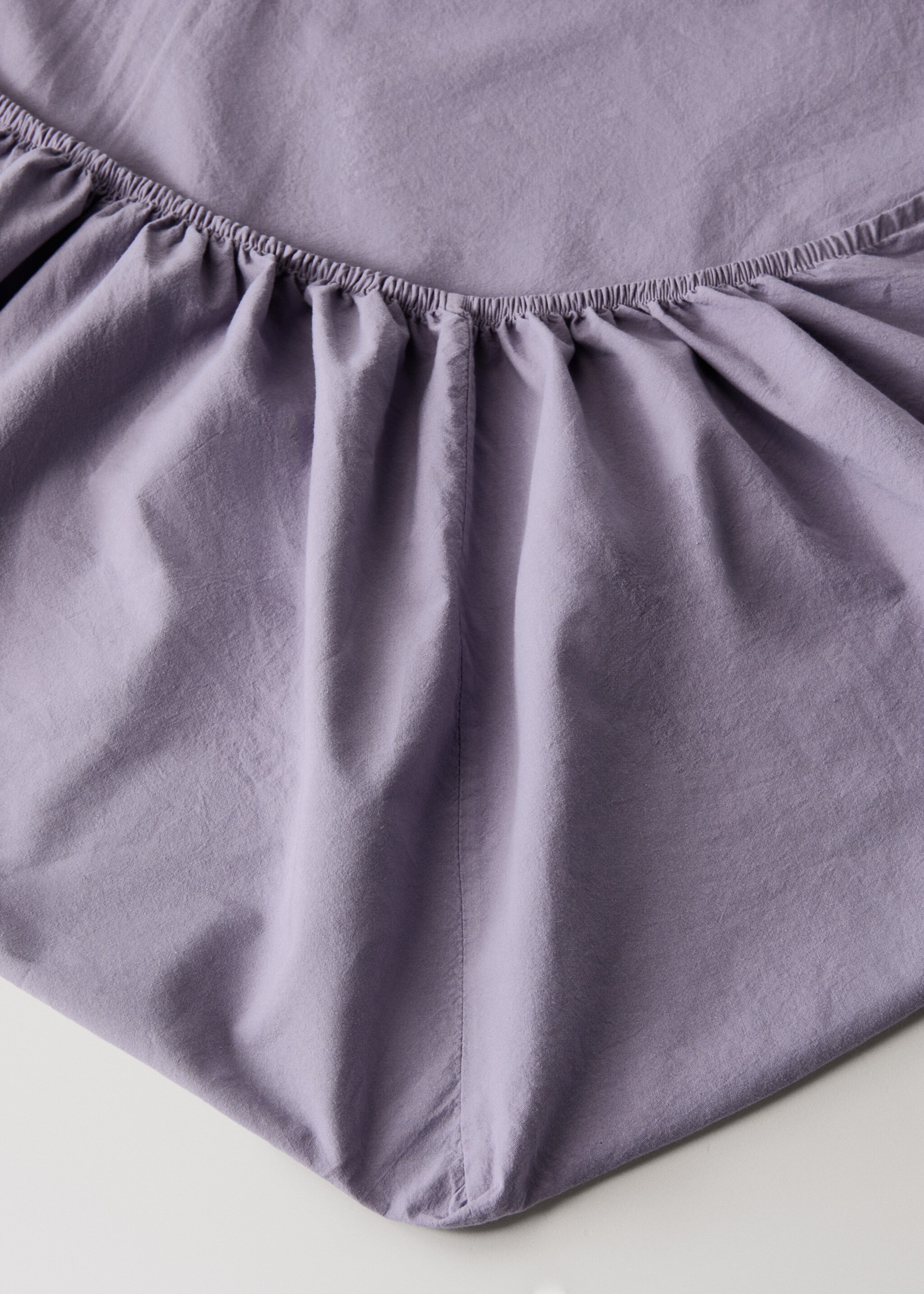 Cotton garment-dyed fitted sheet Bed 135/140 cm - Details of the article 1, Light/Pastel Purple. Ref: 27042915-00.