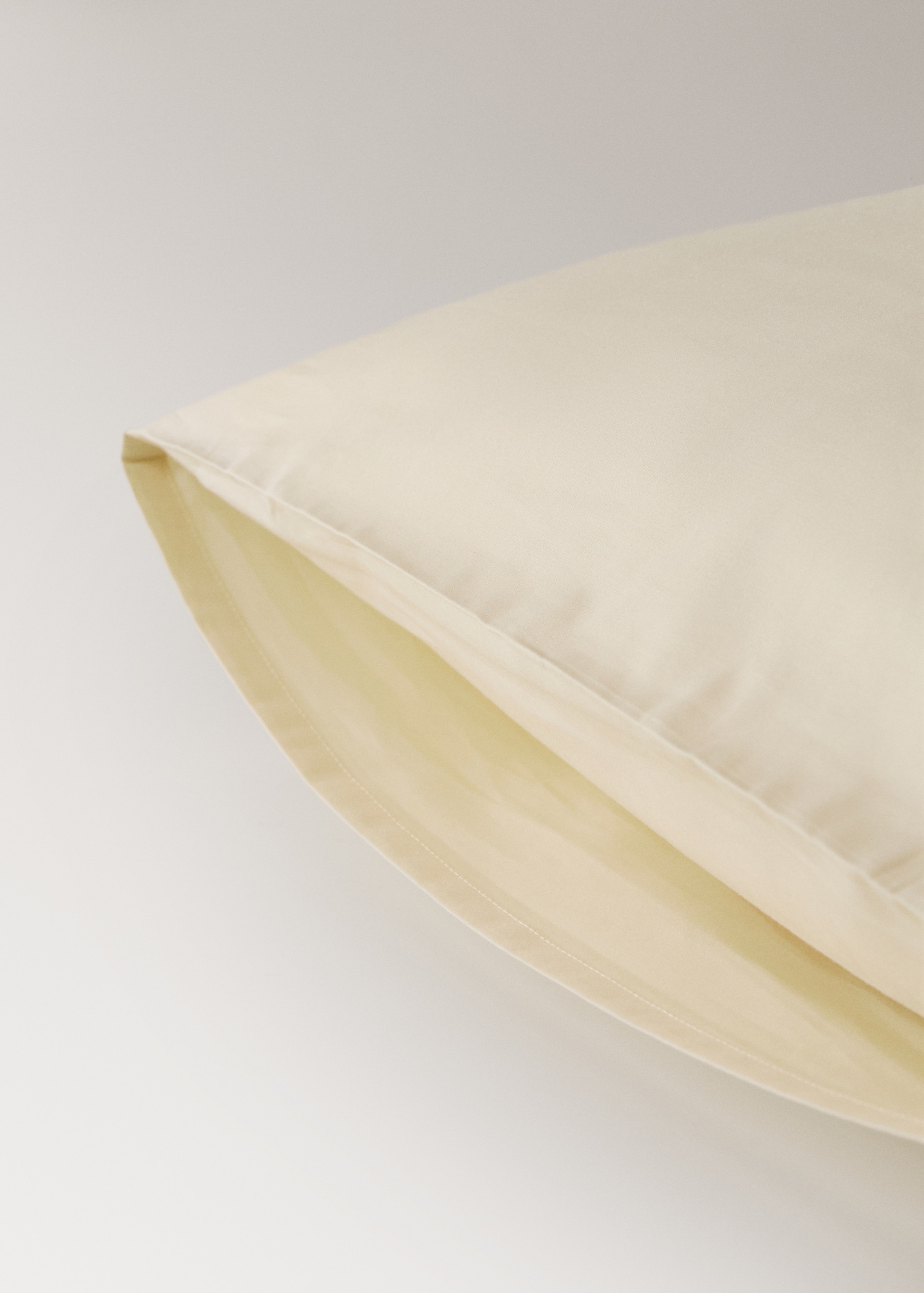 Two 200-thread count percale cotton pillowcases 50x75cm - Details of the article 2, Pastel Yellow. Ref: 27042917-00.