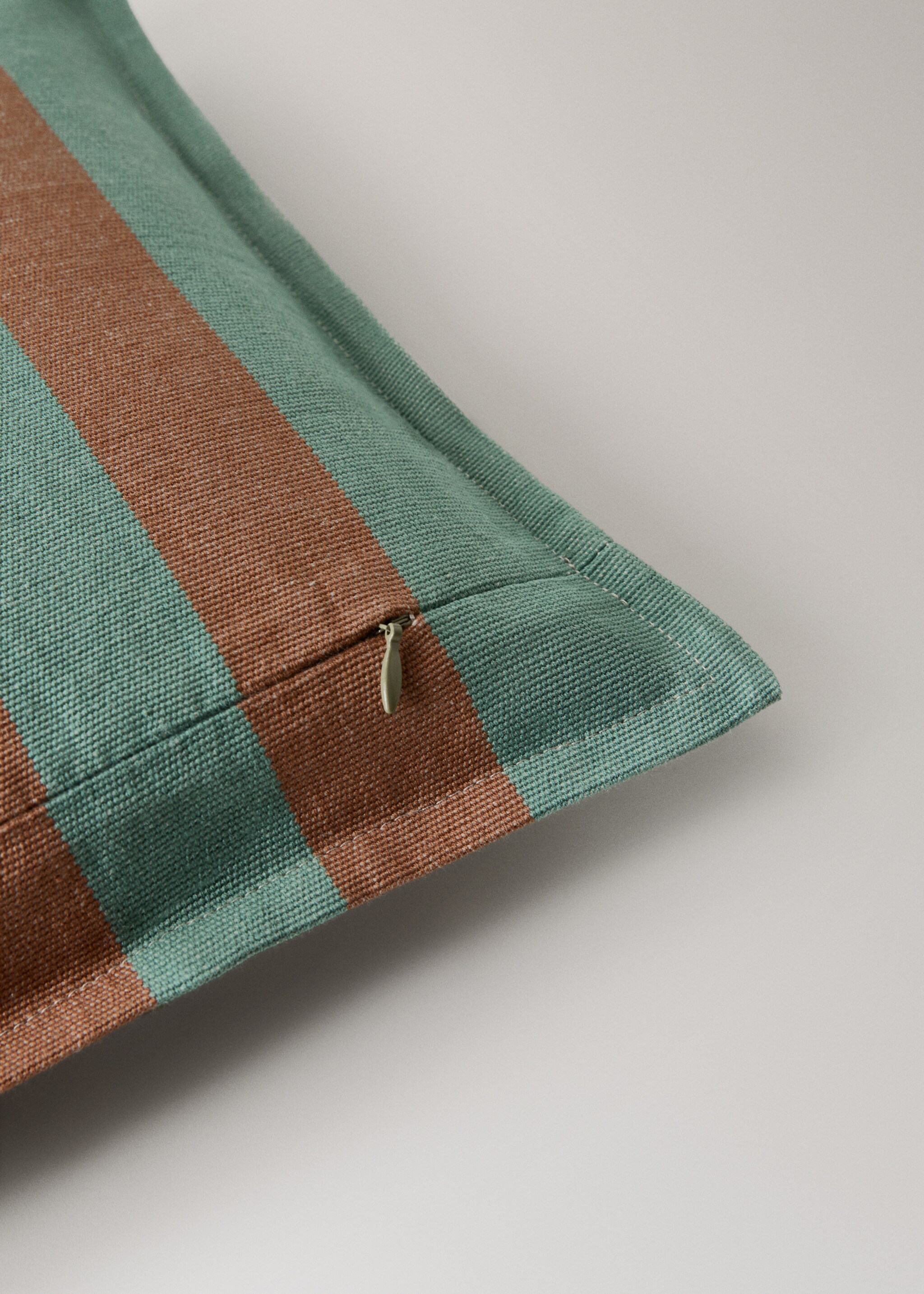 Cotton cushion cover with striped design 30x50 cm - Details of the article 2, Green. Ref: 27042924-00.