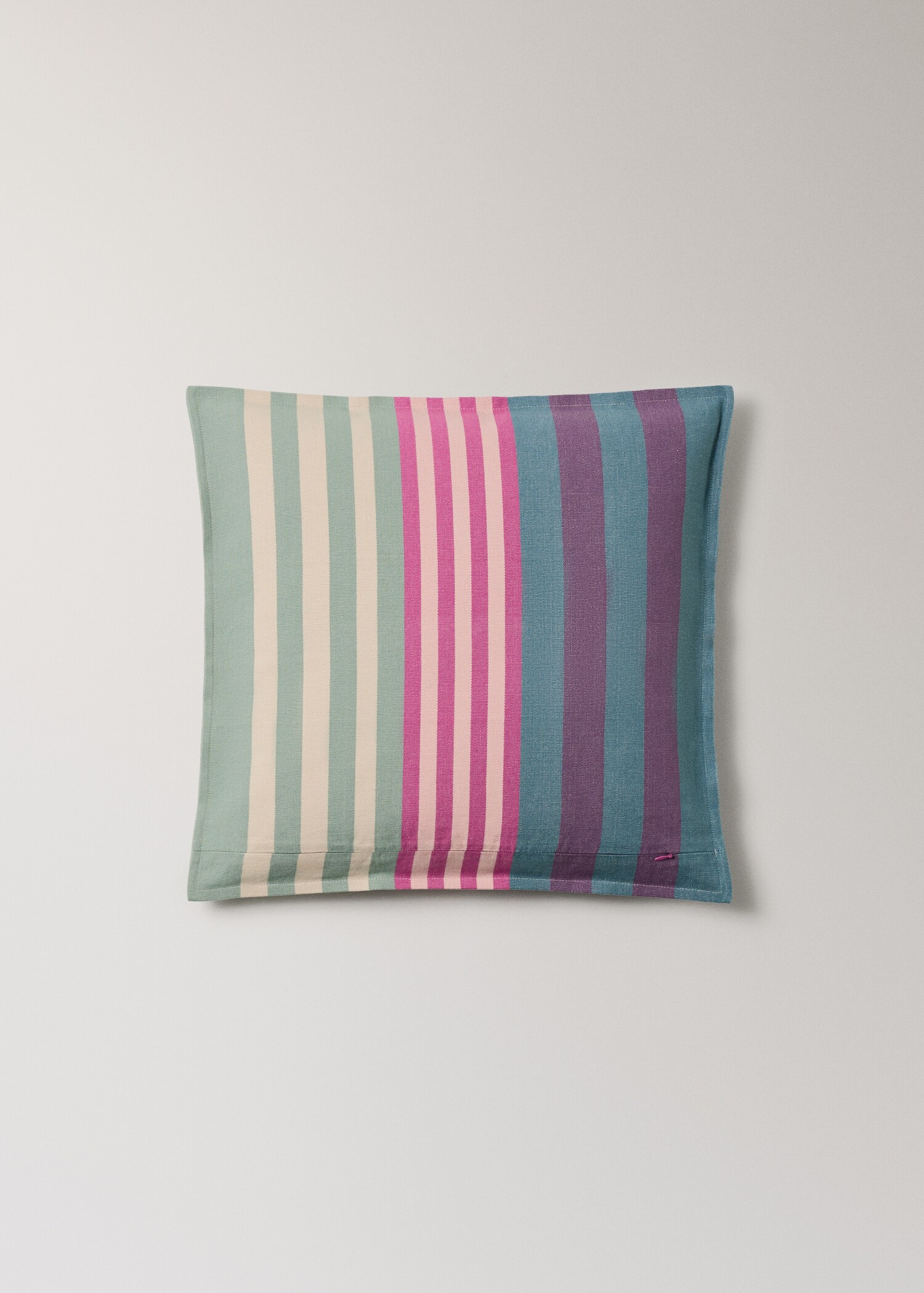 Cotton cushion cover with striped design 50x50 cm - Details of the article 4