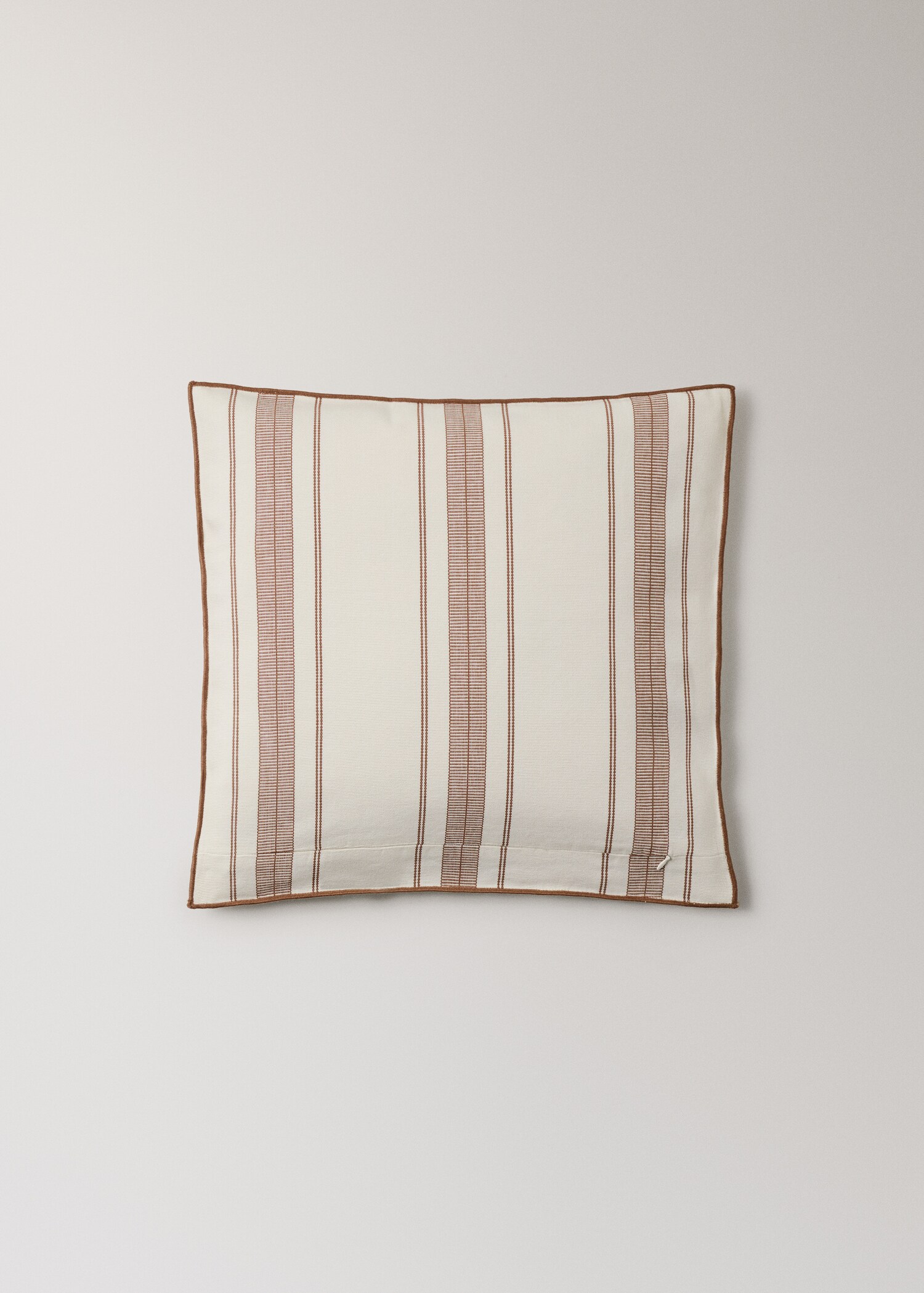 Kissenbezug mit Streifenmuster und Overlock-Verarbeitung, 50 x 50 cm - Detail des Artikels 4