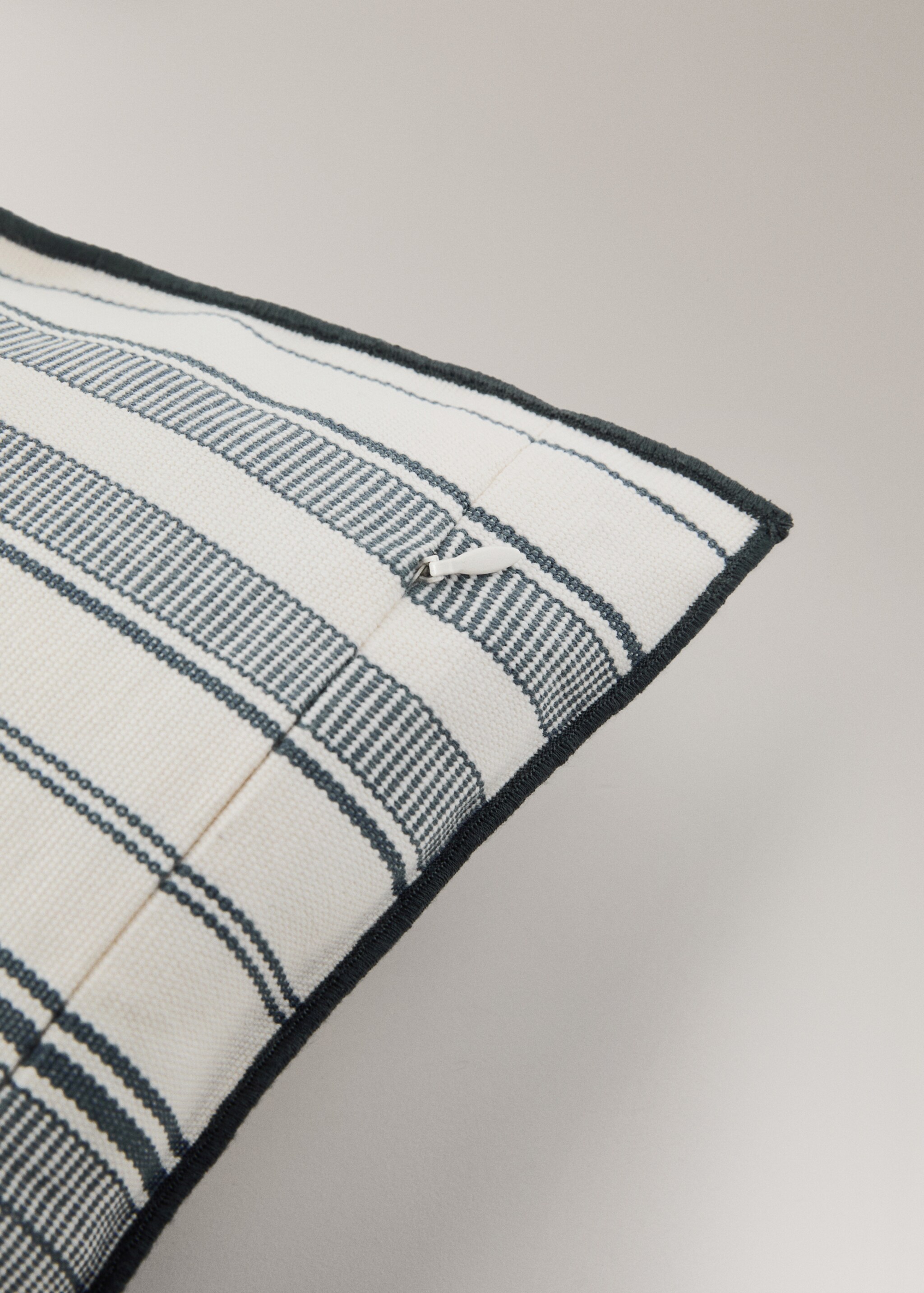 Cushion cover with stripe design and overlock finish 40x60 cm - Details of the article 3, Blue. Ref: 27042927-00.