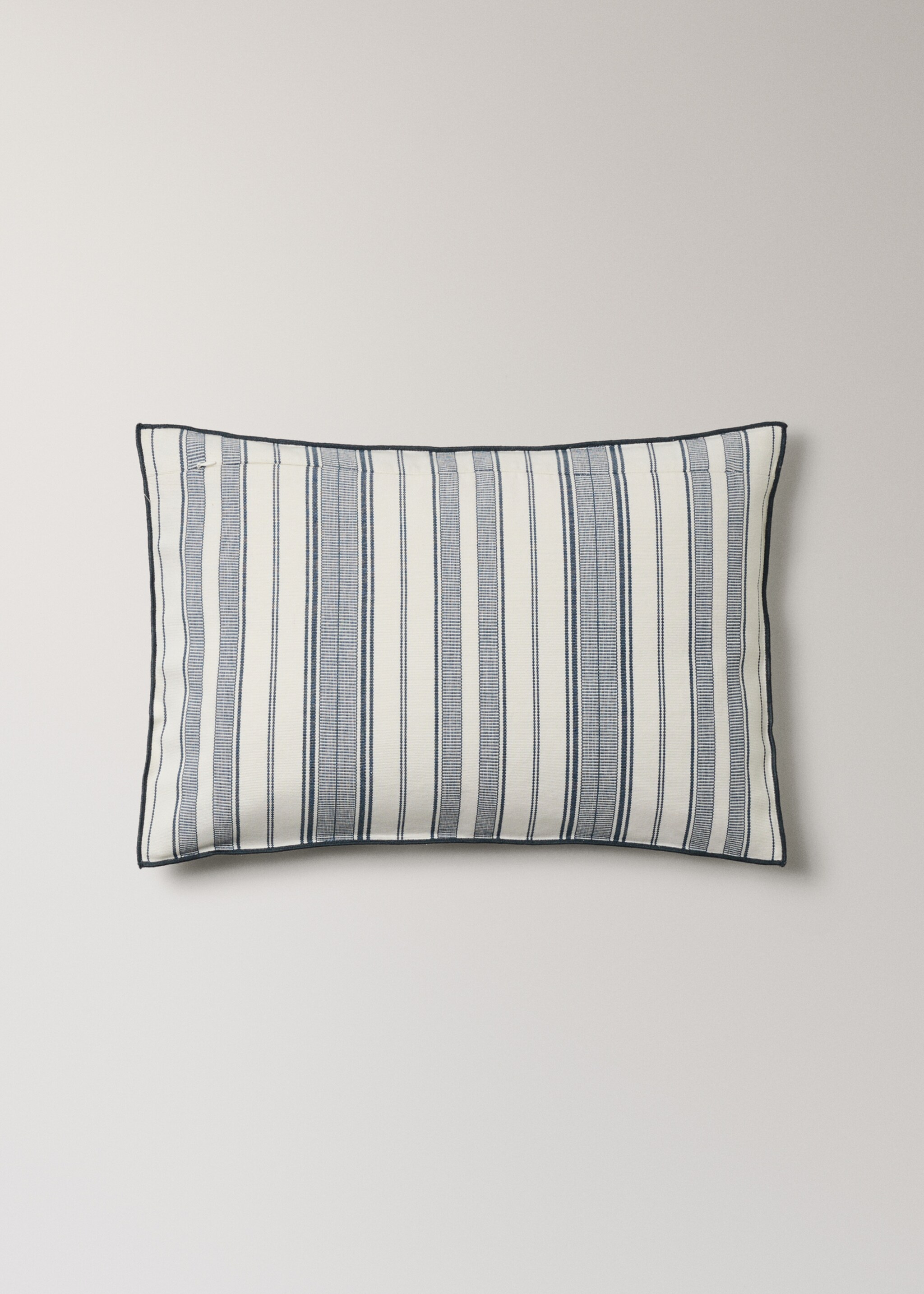 Cushion cover with stripe design and overlock finish 40x60 cm - Details of the article 4, Blue. Ref: 27042927-00.