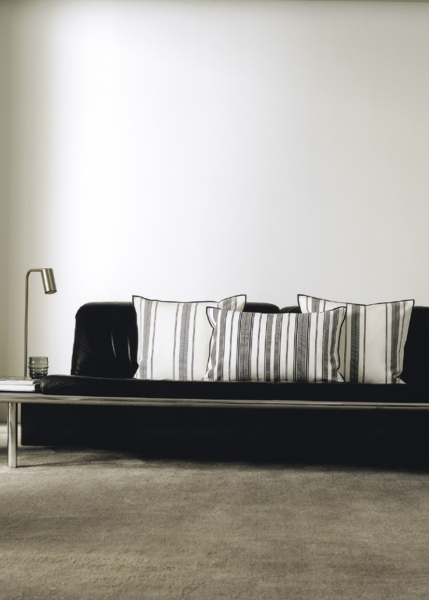 Kissenbezug mit Streifenmuster und Overlock-Verarbeitung, 40 x 60 cm - Detail des Artikels 6