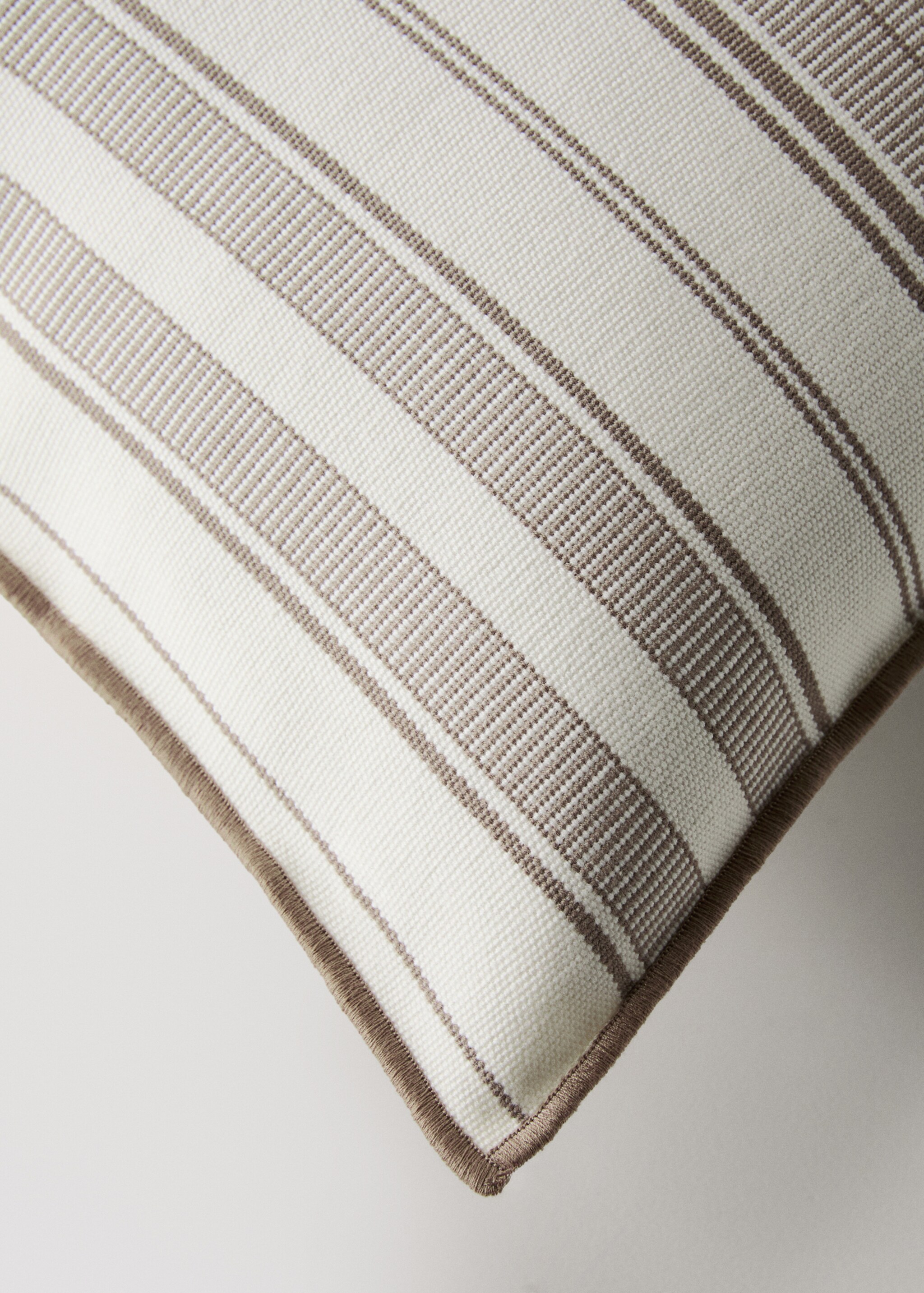 Cushion cover with stripe design and overlock finish 40x60 cm - Details of the article 1, Light/Pastel Brown. Ref: 27042927-00.