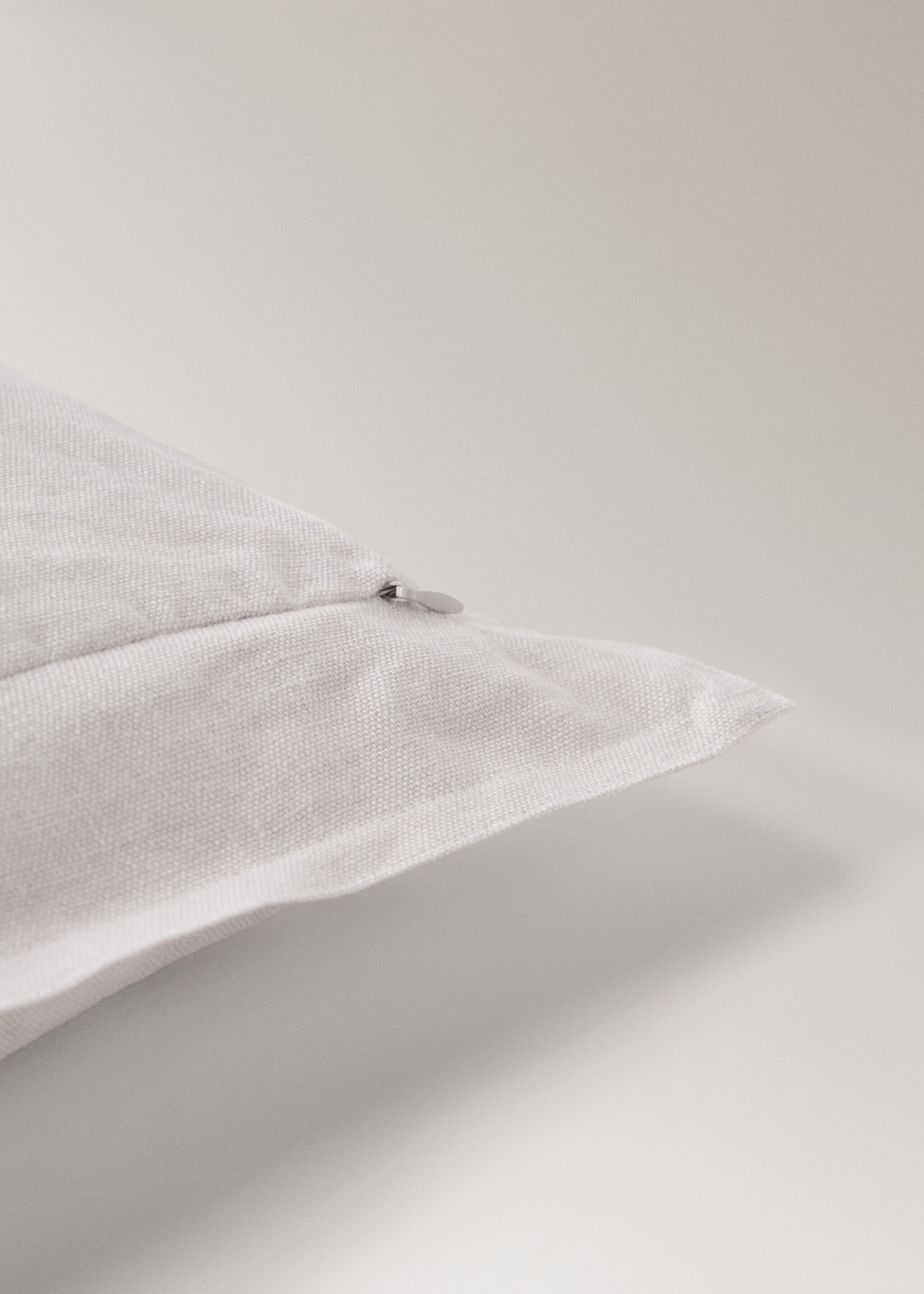 Linen cushion cover with flange 30x50 cm - Details of the article 3, Light Heather Grey. Ref: 27042928-00.
