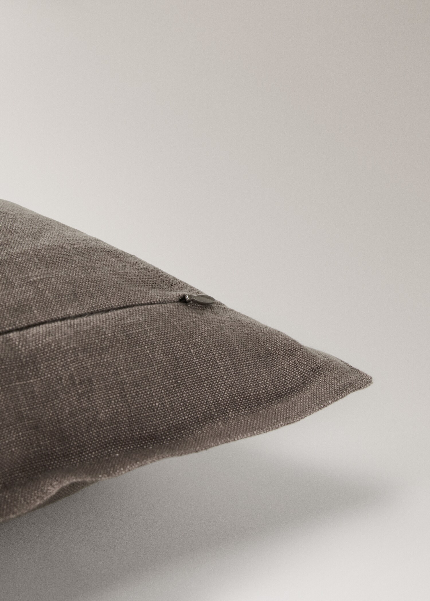 Linen cushion cover with flange 45x45 cm - Details of the article 3