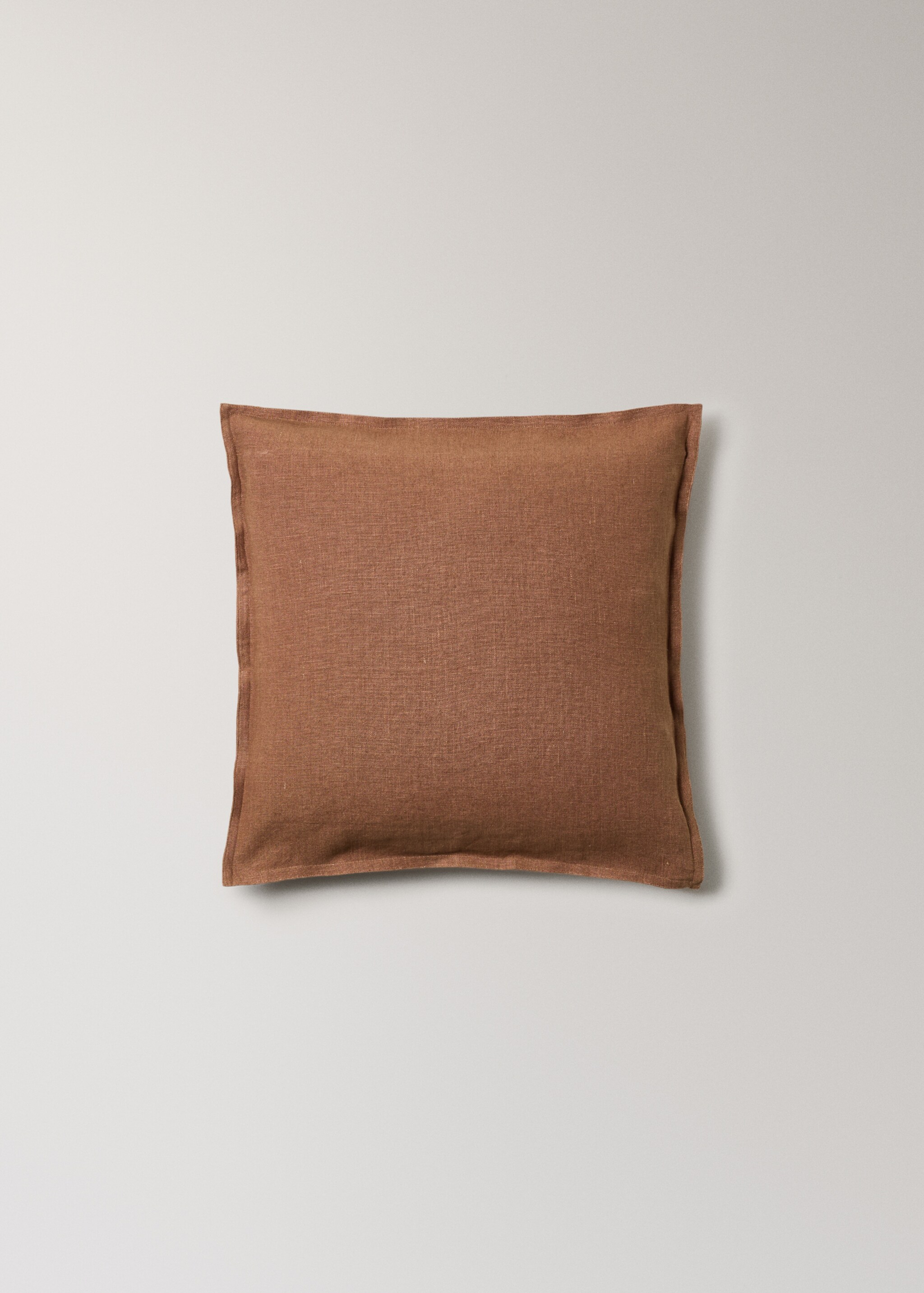 Linen cushion cover with flange 45x45 cm - Article without model, Russet. Ref: 27042929-00.