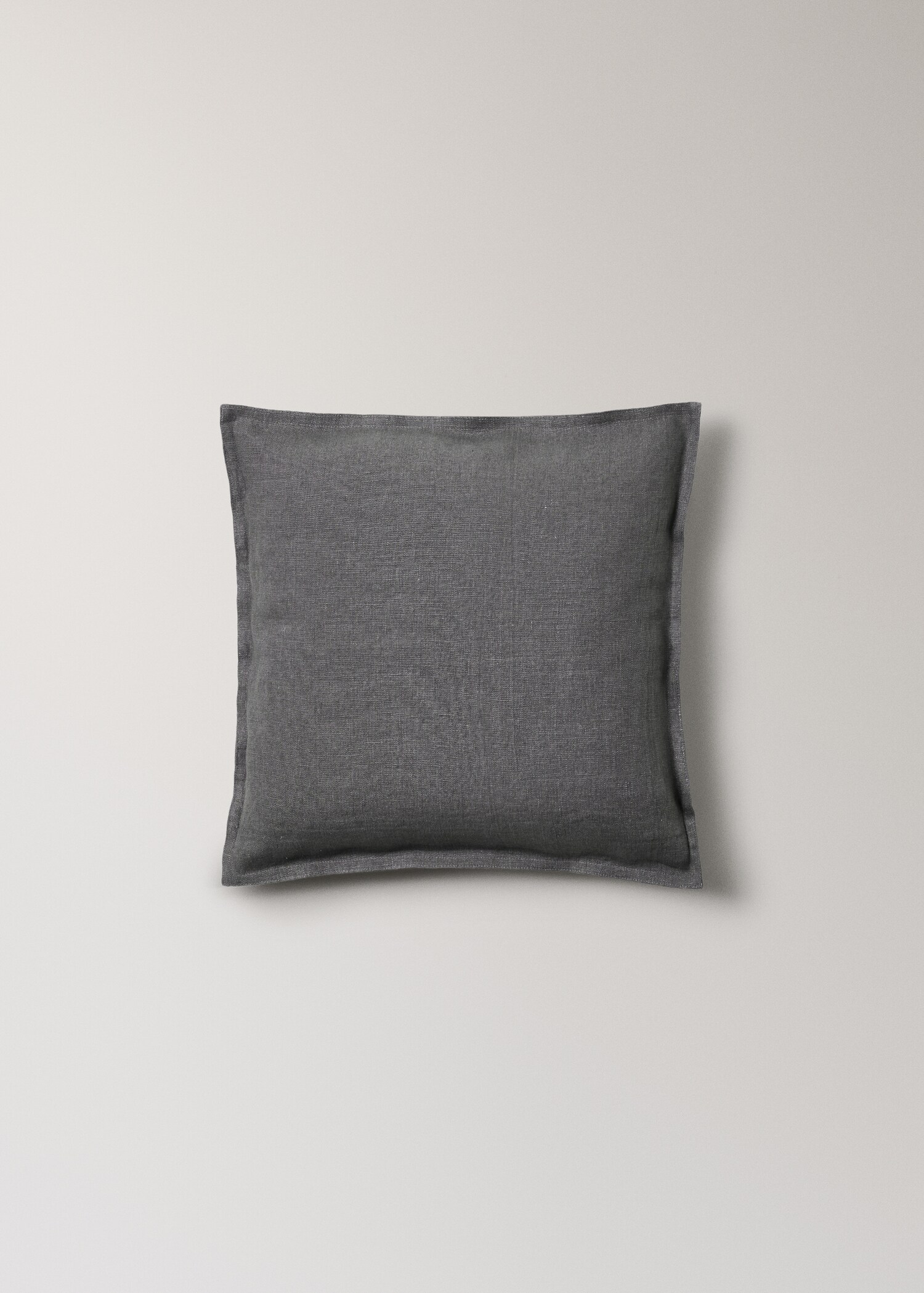Linen cushion cover with flange 45x45 cm - Article without model
