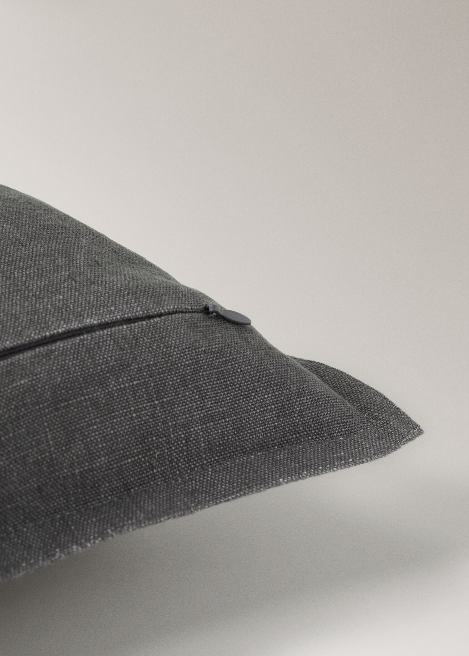 Linen cushion cover with flange 45x45 cm - Details of the article 3