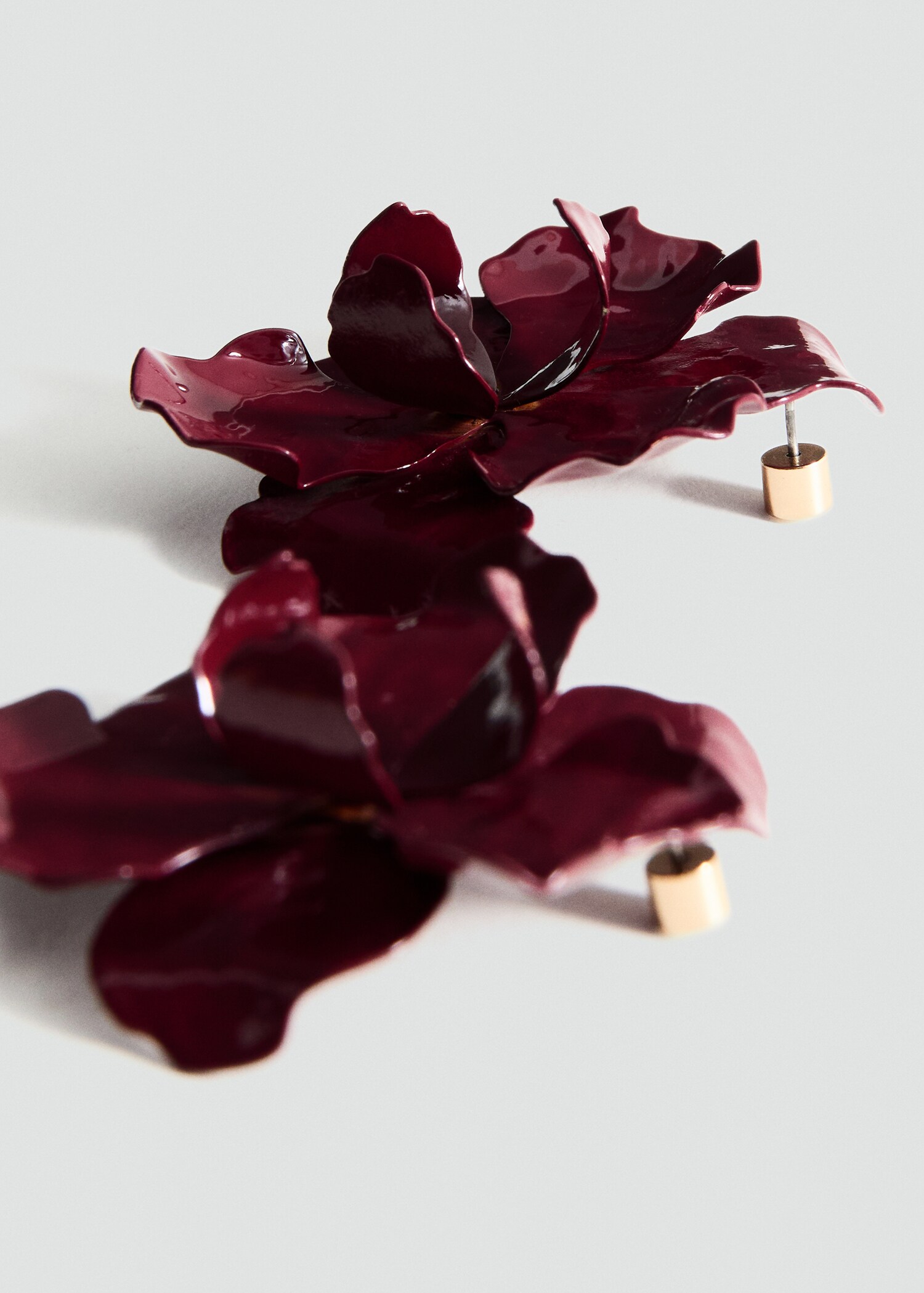 Boucles d'oreilles motif fleur - Plan moyen