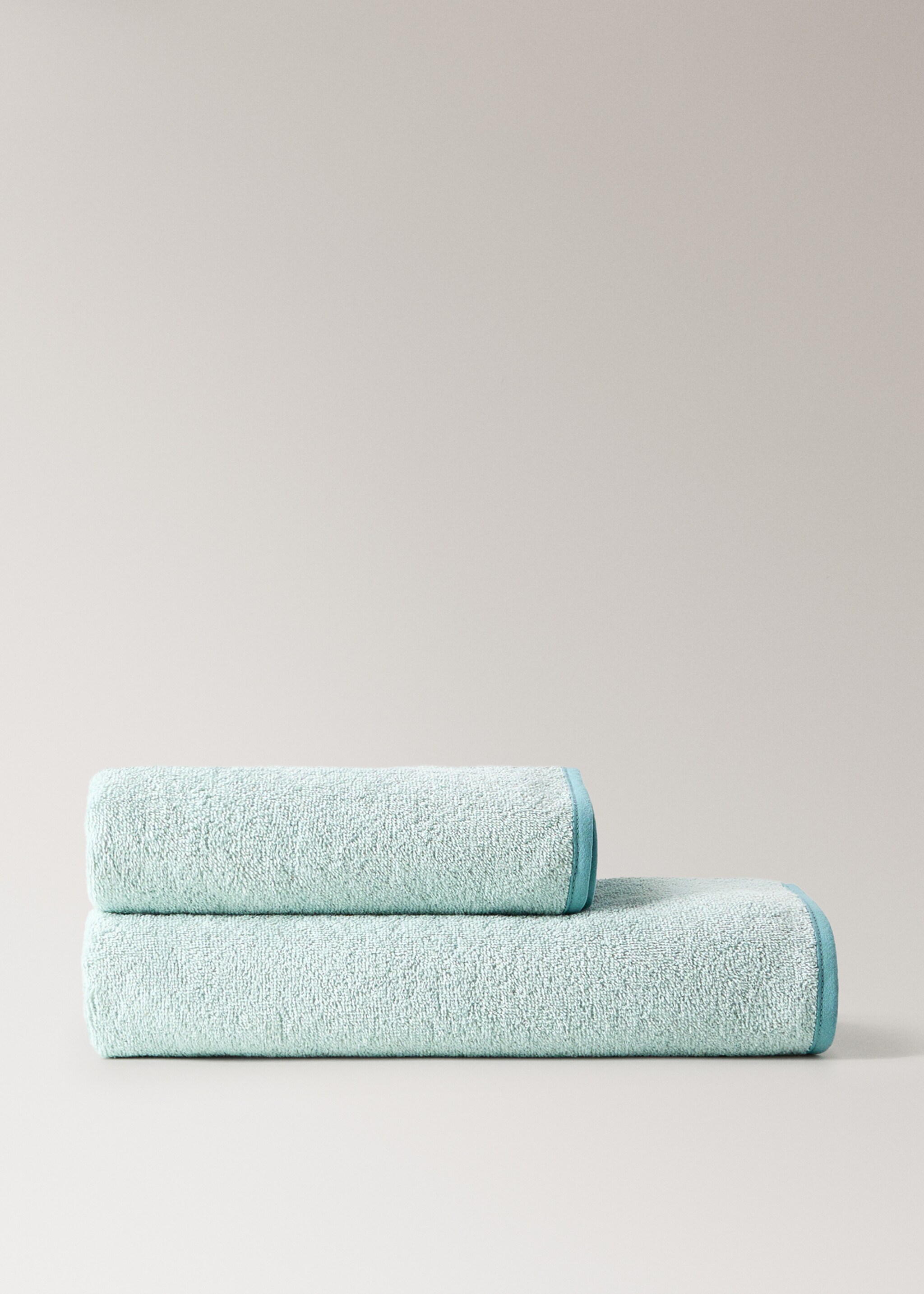 Cotton washbasin towel with contrasting trim - Article without model, Mint Green. Ref: 27042935-00.