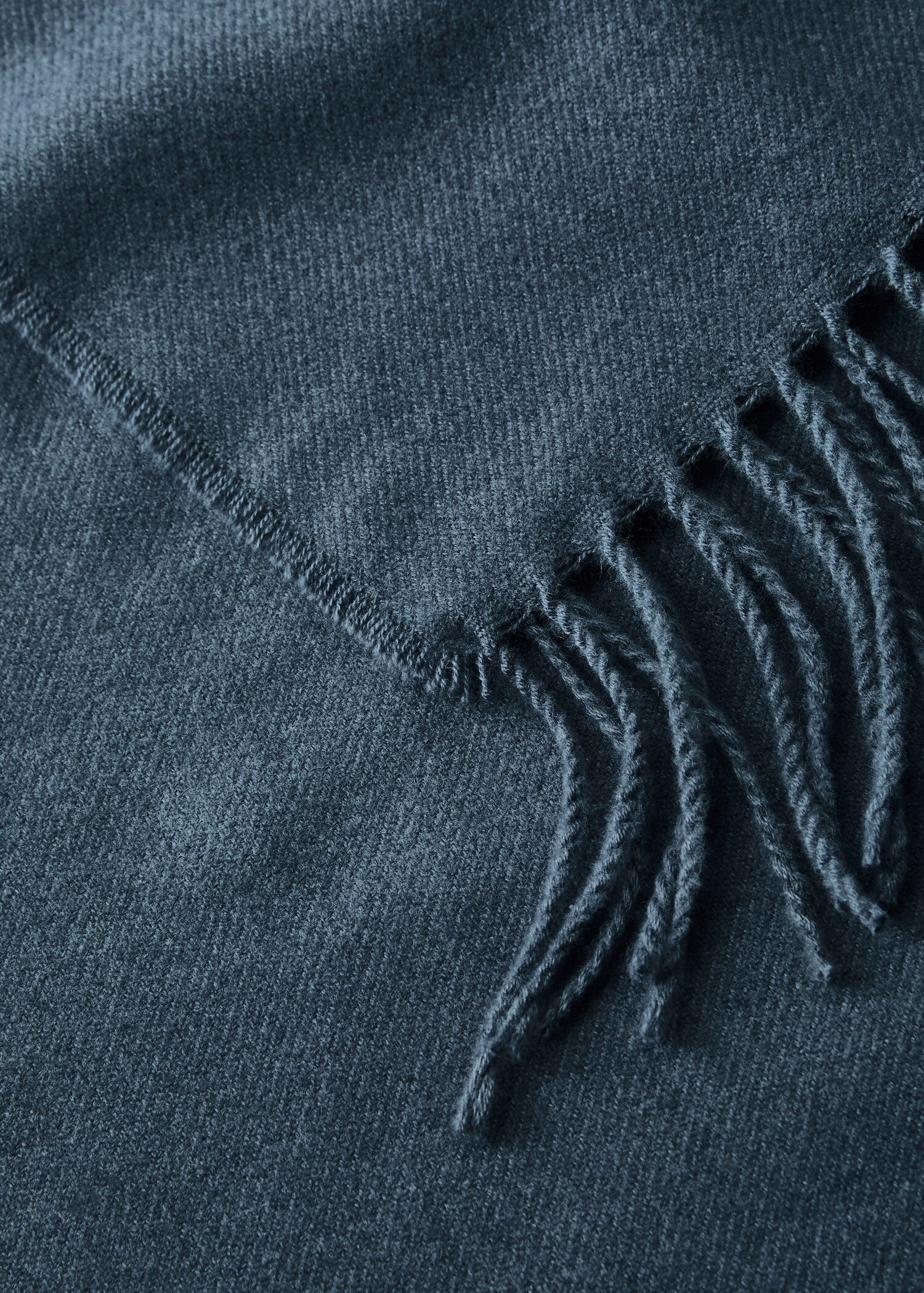 Mjukt täcke med fransdetaljer - Detaljer om artikeln 2