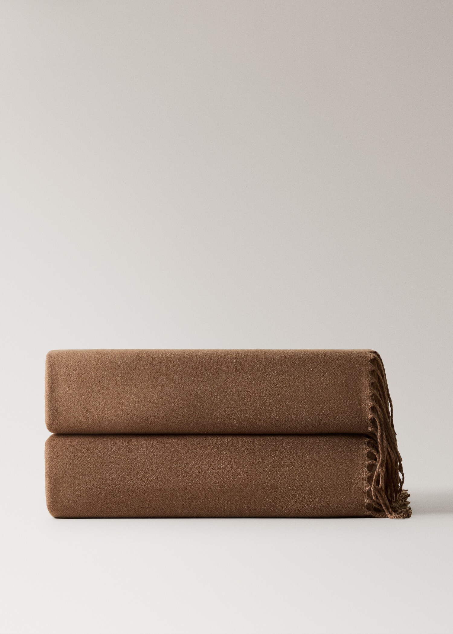 Mjukt täcke med fransdetaljer - Artikel utan modell