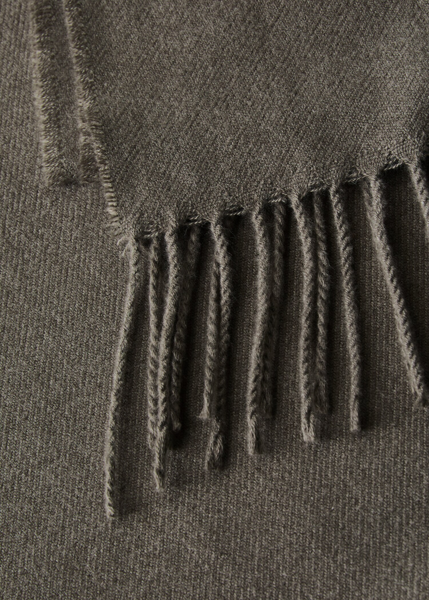 Mjukt täcke med fransdetaljer - Detaljer om artikeln 2