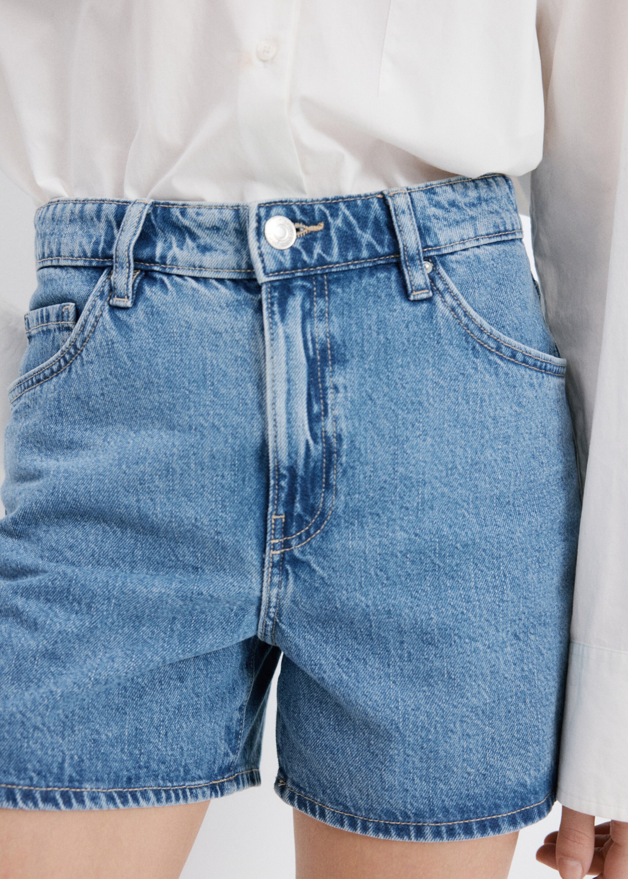High-waisted straight-fit denim shorts - Details of the article 1, Medium Blue. Ref: 27043284-00.