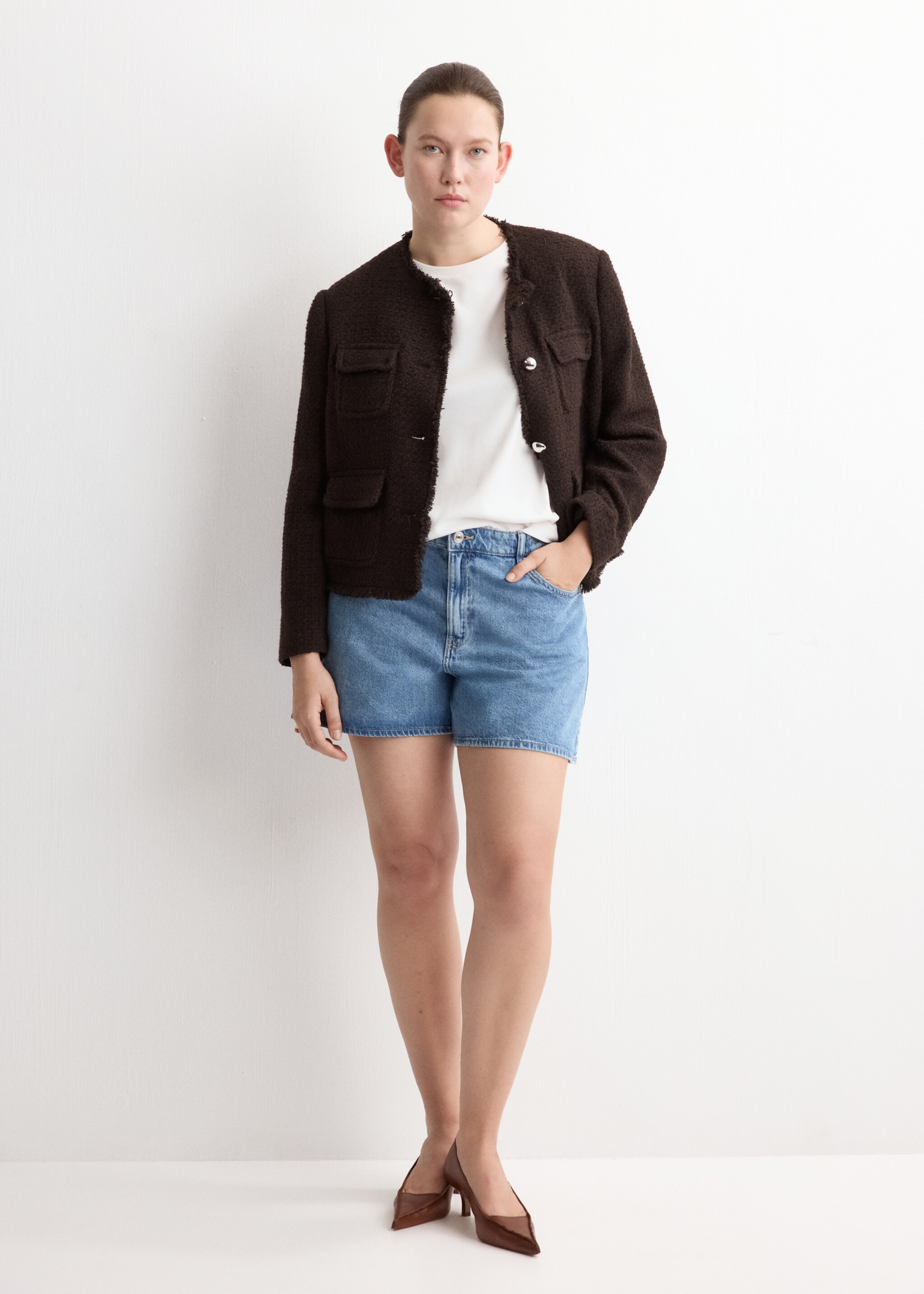 High-waisted straight-fit denim shorts - Details of the article 3, Medium Blue. Ref: 27043284-00.