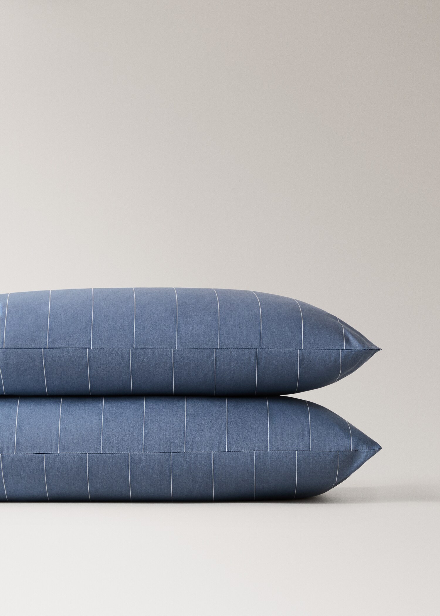 Two 100% cotton reversible striped pillowcases 50x75cm - Details of the article 1