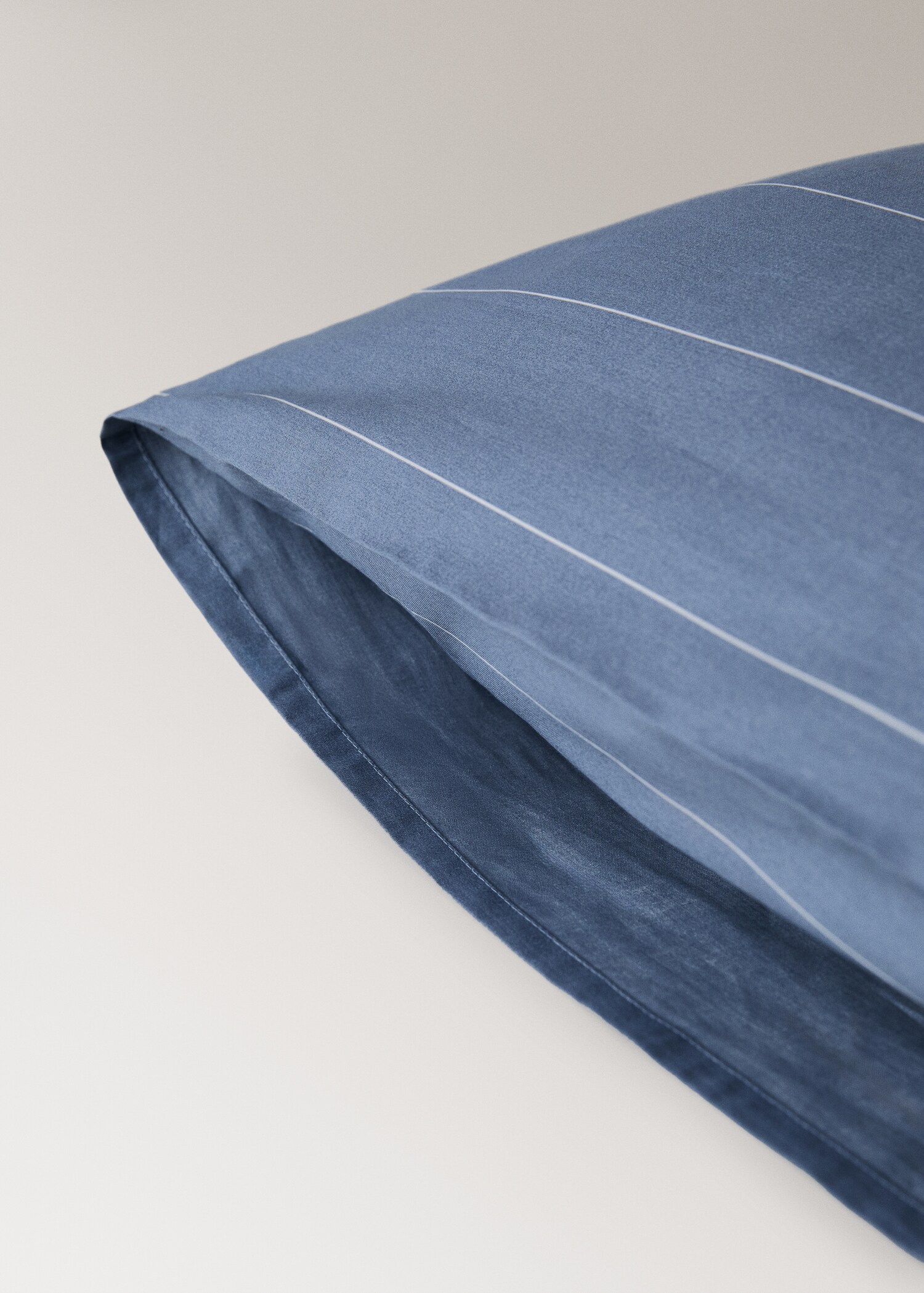 Two 100% cotton reversible striped pillowcases 50x75cm - Details of the article 2