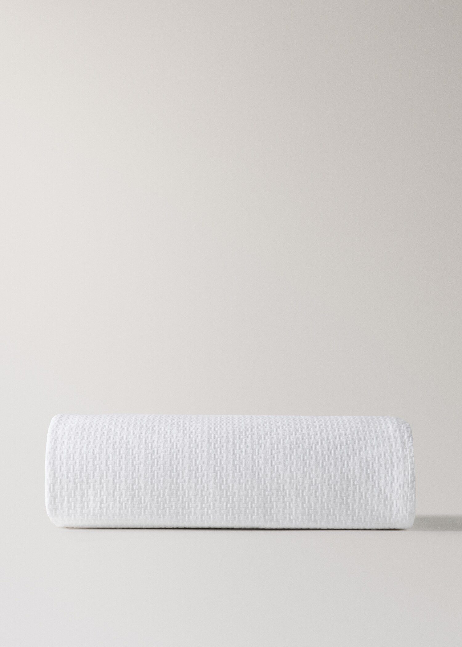 Garment-dyed cotton bedspread with English corner trim for 180/200 cm bed - Article without model