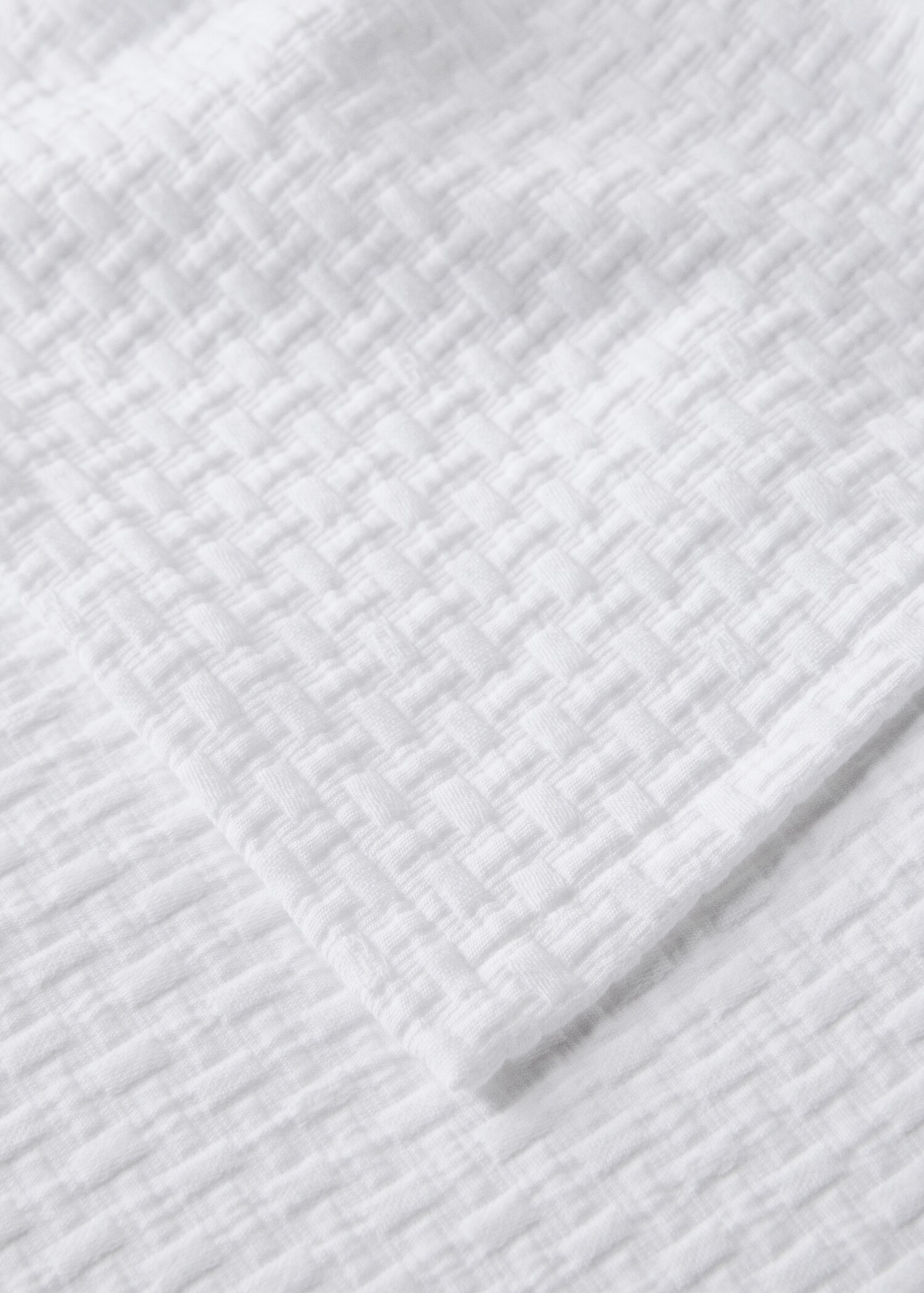 Garment-dyed cotton bedspread with English corner trim for 180/200 cm bed - Details of the article 2