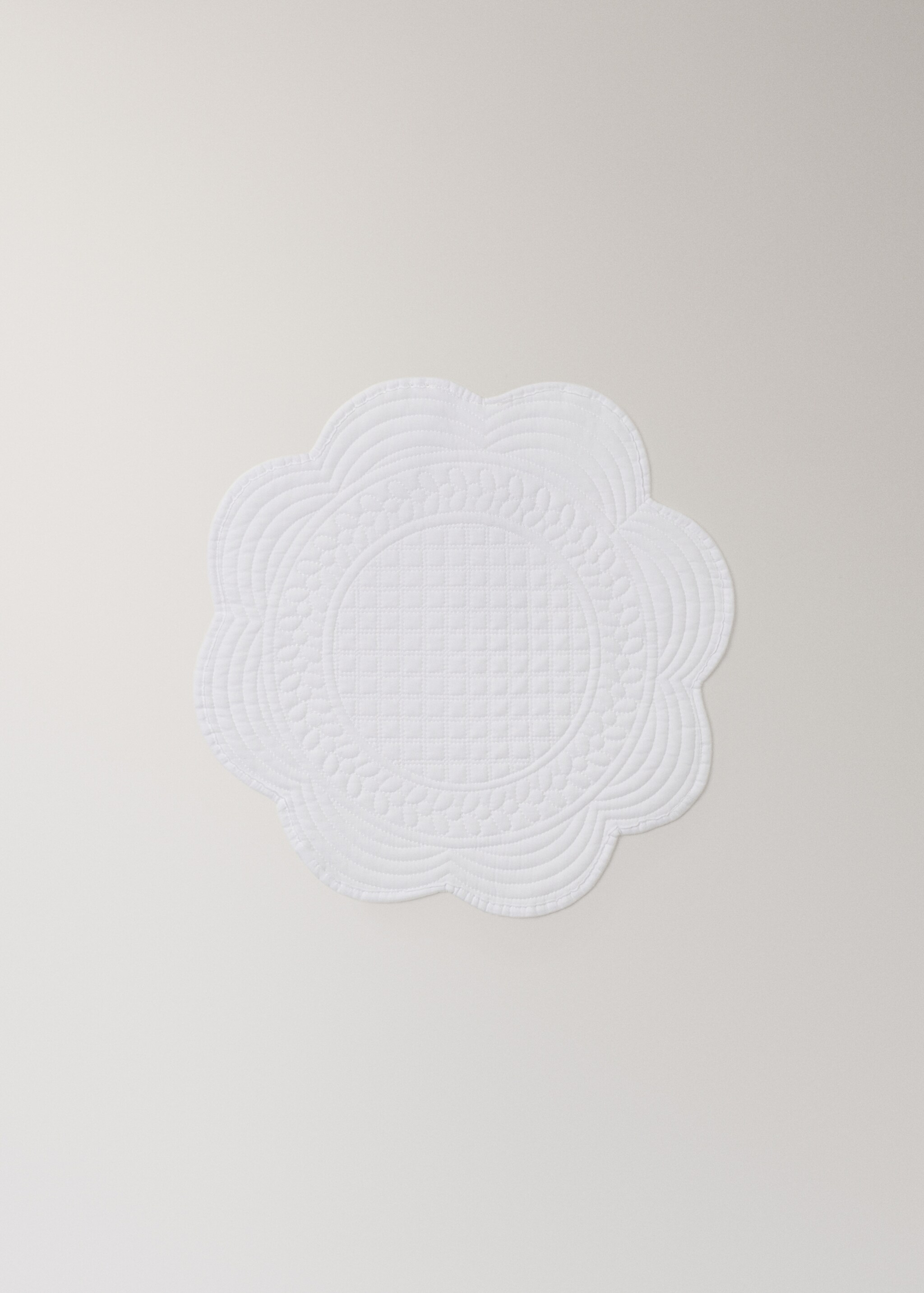 Quilted flower-shaped table mat - Article without model, White. Ref: 27043291-00.