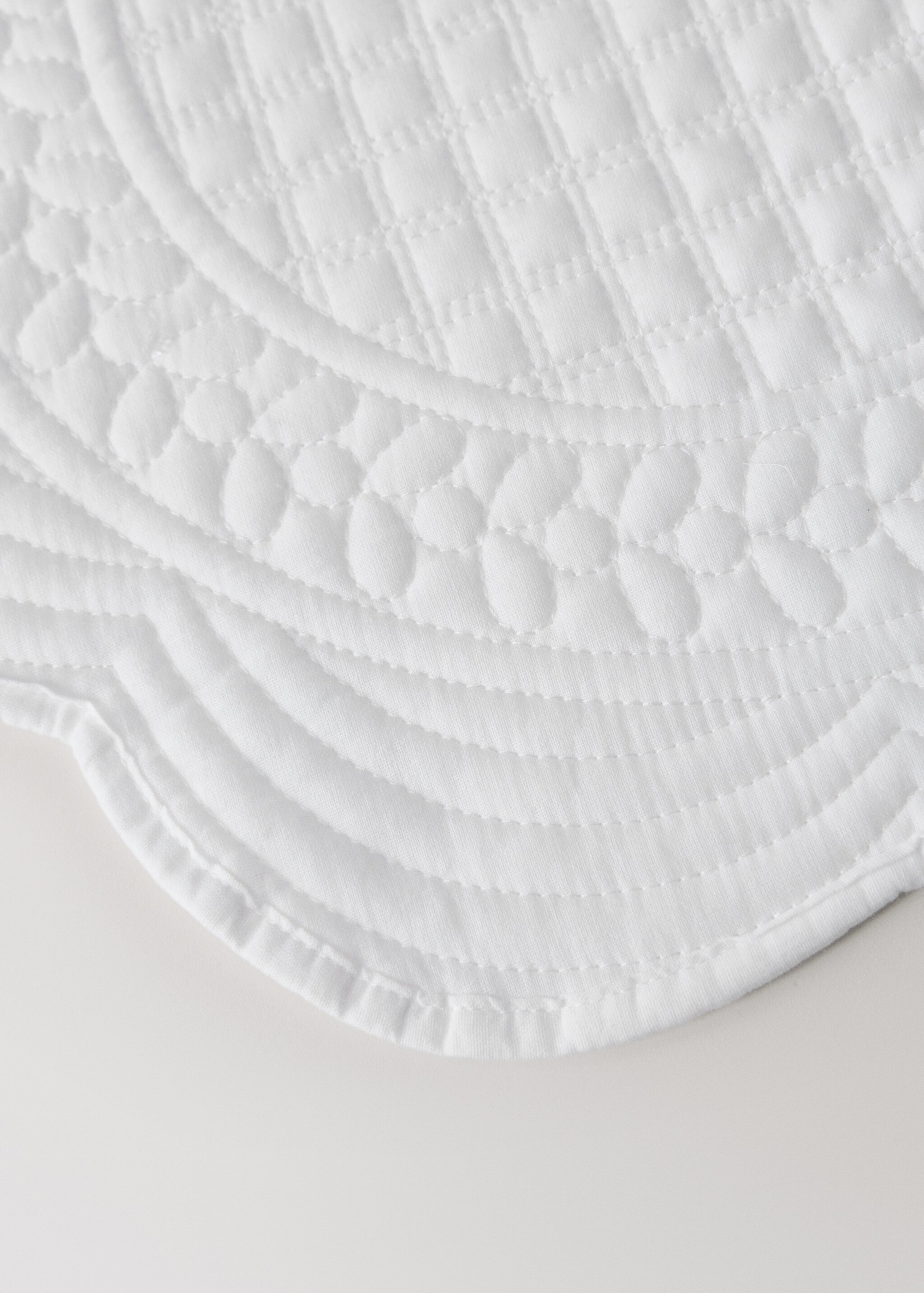 Quilted flower-shaped table mat - Details of the article 2, White. Ref: 27043291-00.