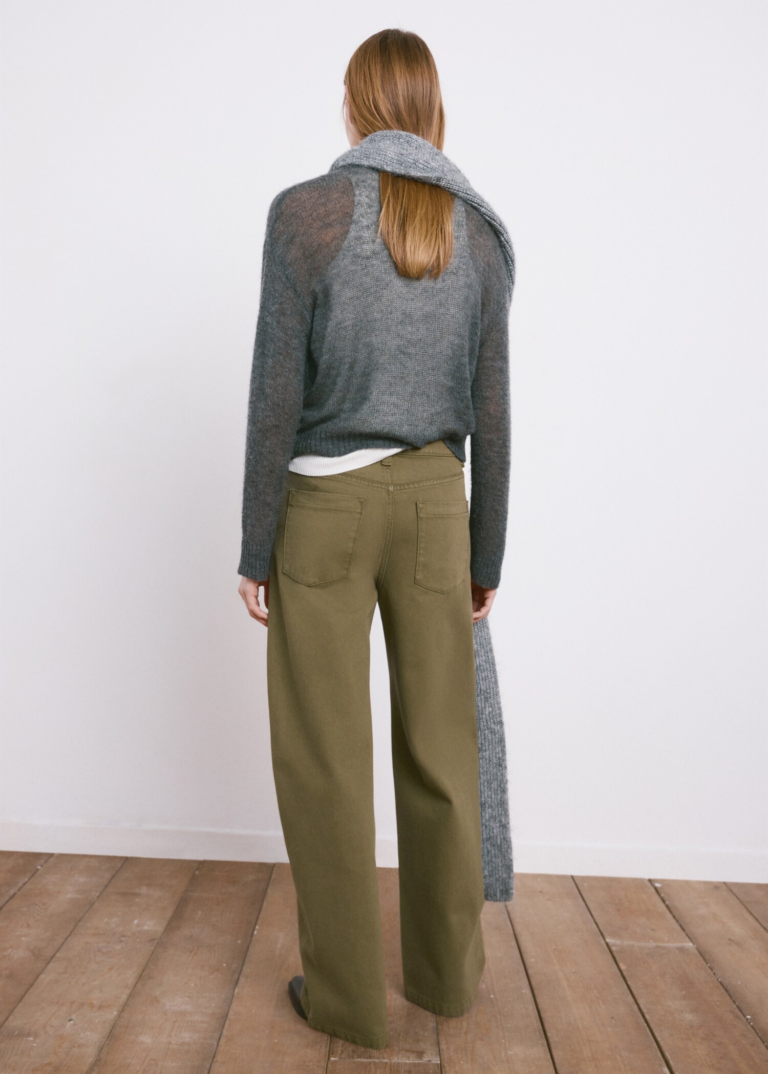 Balloon-Jeans mit mittlerer Bundhöhe - Rückseite des Artikels