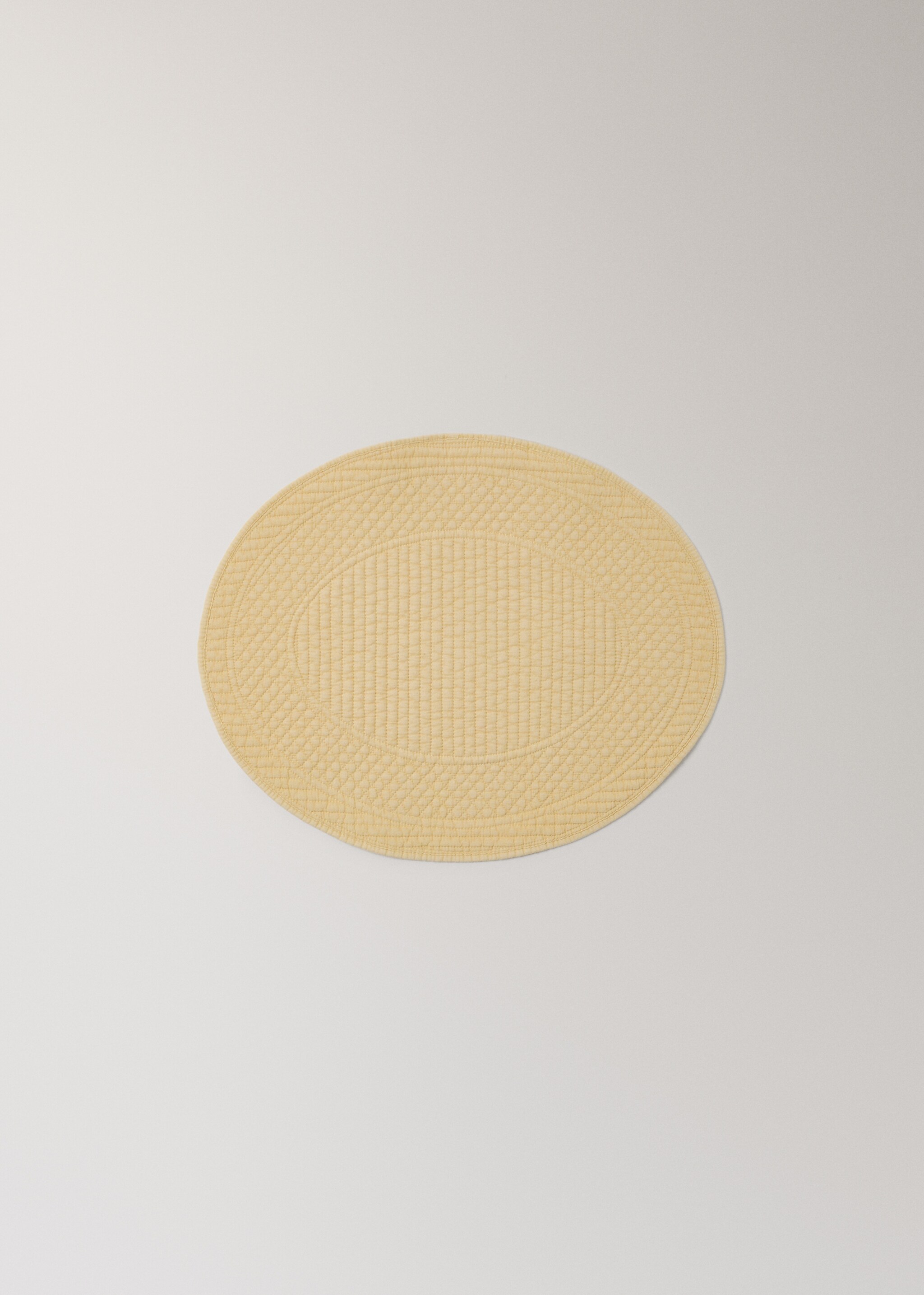 Quiltat ovalt bordsunderlägg - Artikel utan modell, Gul. Ref: 27043303-00.