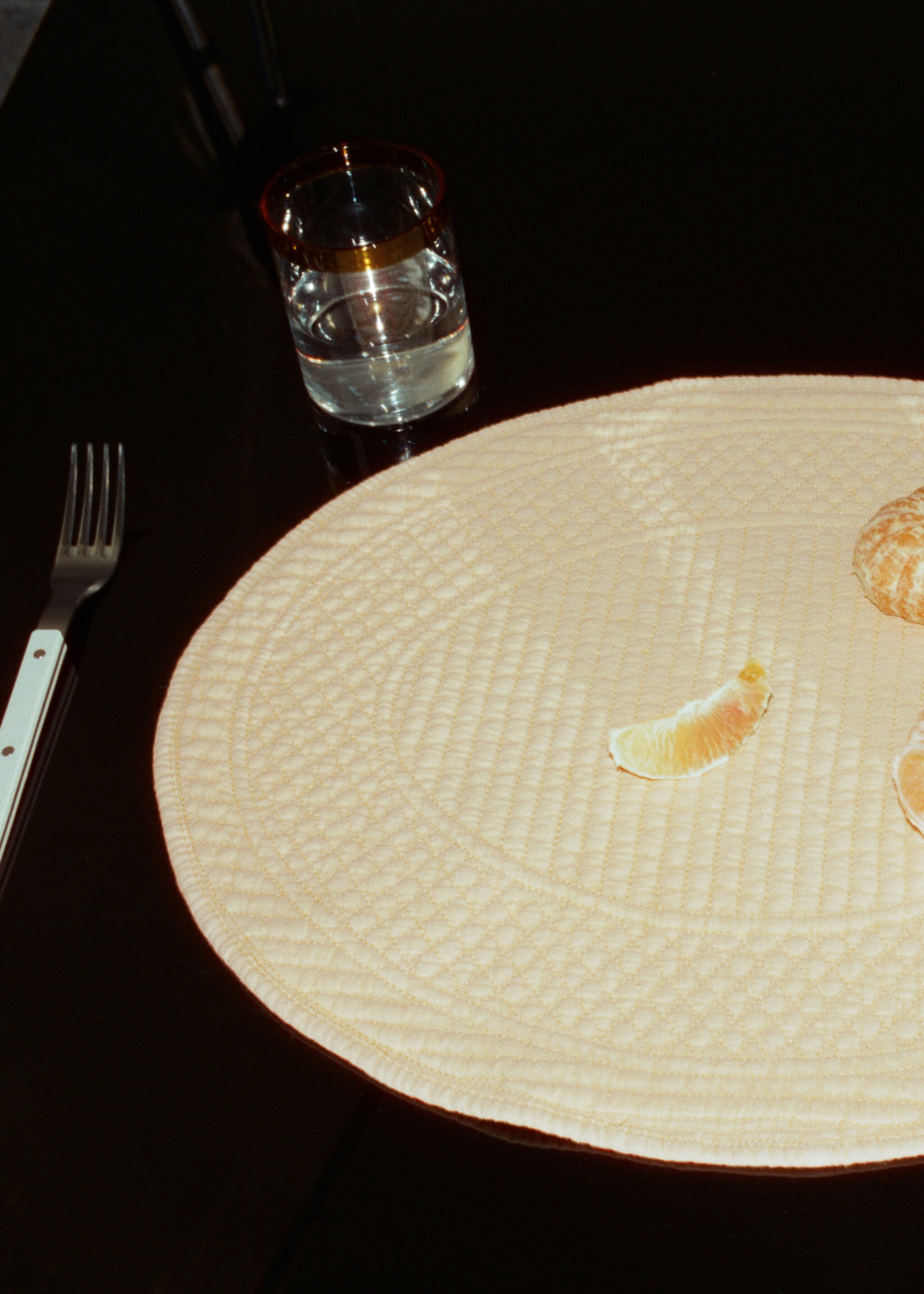 Quiltat ovalt bordsunderlägg - Detaljer om artikeln 6, Gul. Ref: 27043303-00.