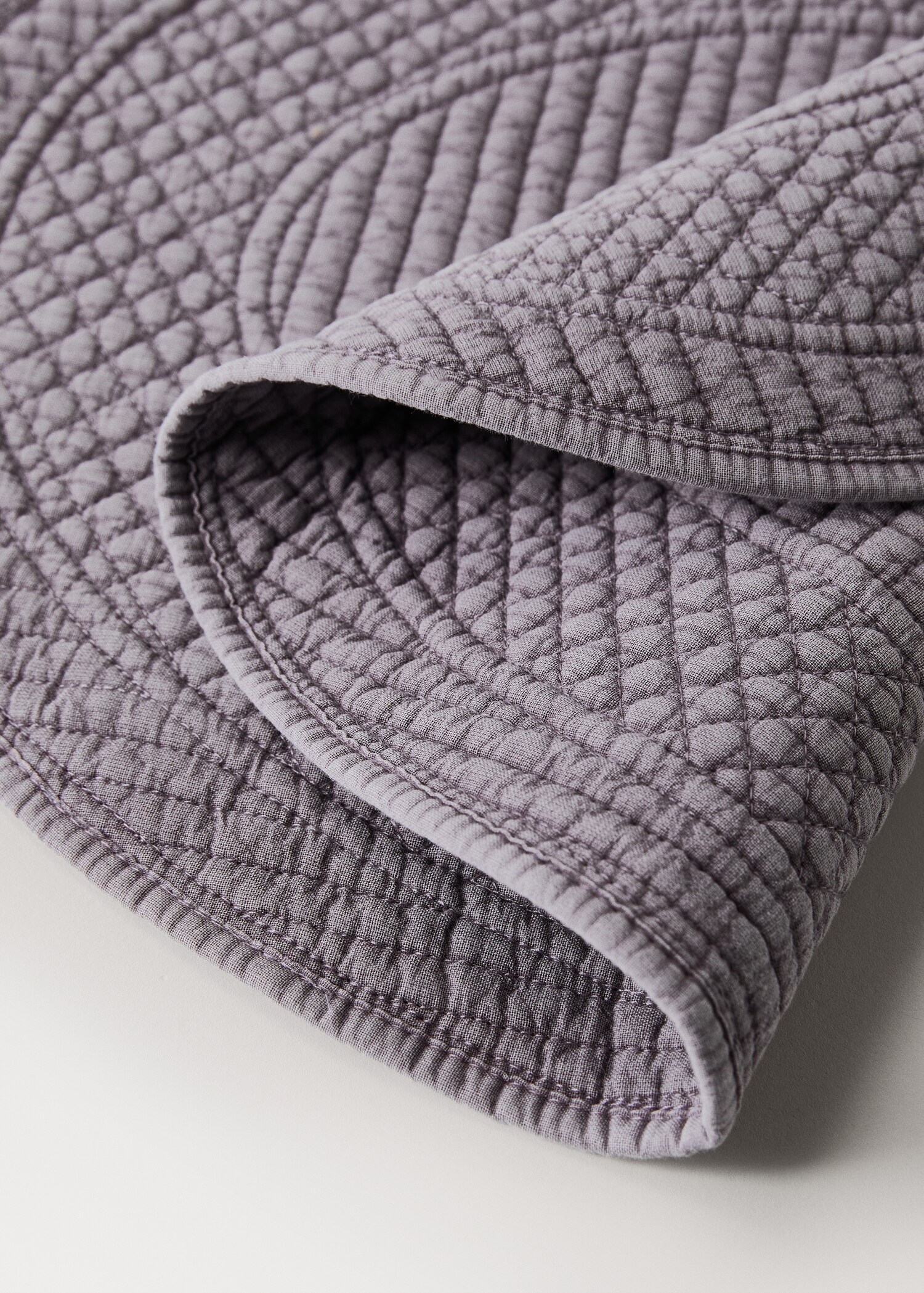 Quilted oval placemat design - Details of the article 1