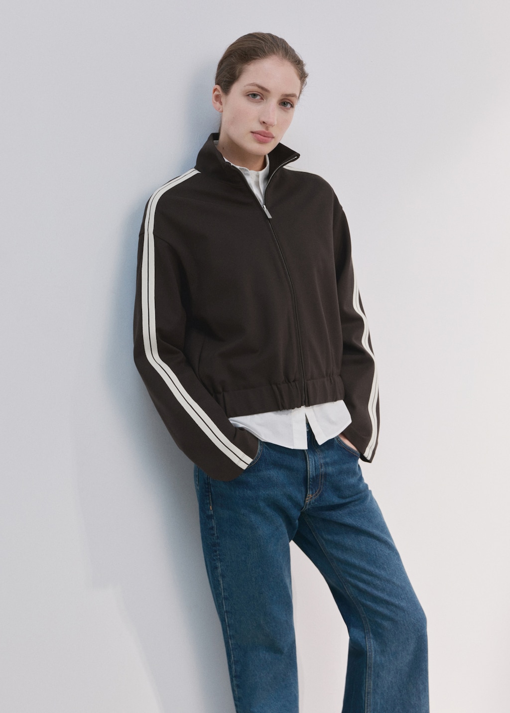 Contrast striped sweatshirt - image 4