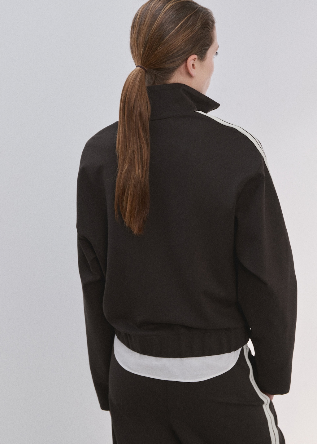 Contrast striped sweatshirt - image 3